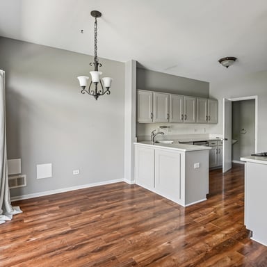 Property photo 3 of 1212 Courtland Cir