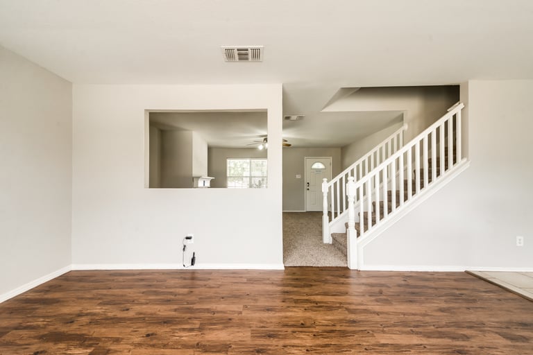 Photo 8 of 31 - 9729 Parkmere Dr, Fort Worth, TX 76108