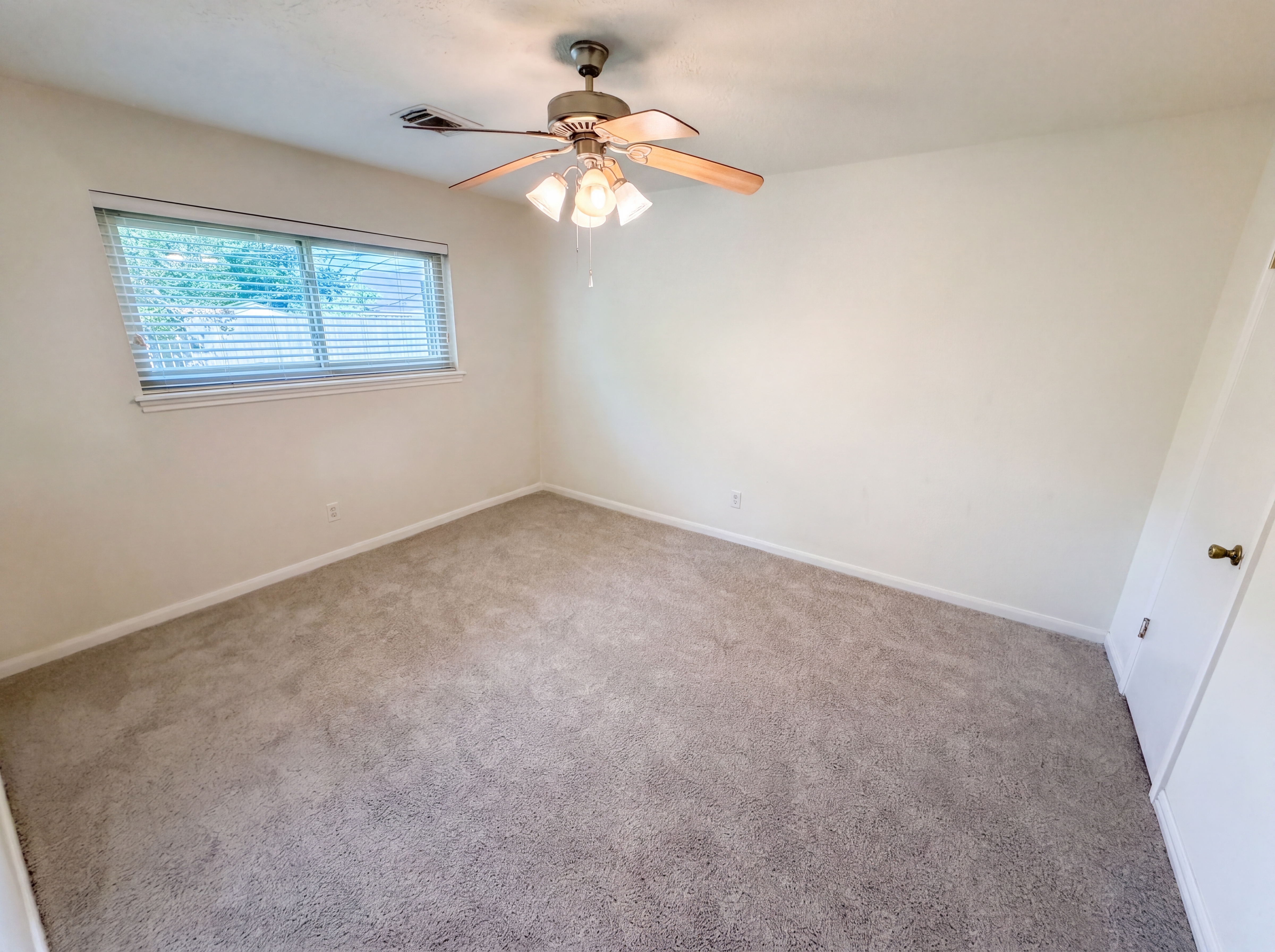 Photo 4 of 22 of 342 Queenstown Rd, Houston, TX