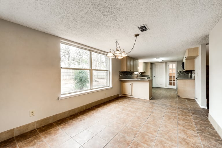 Photo 12 of 28 - 2946 Columbine Dr, Grapevine, TX 76051