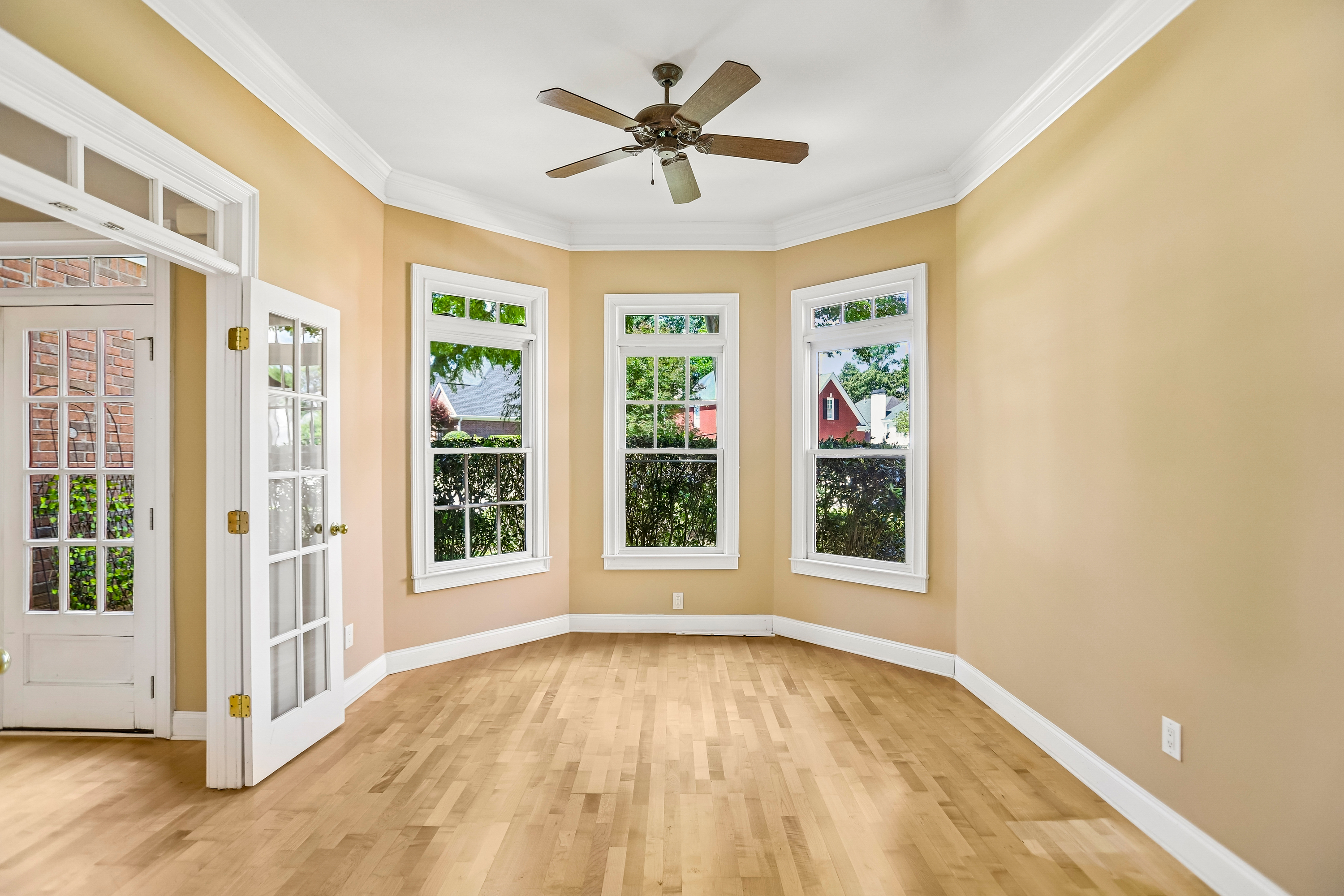 Photo 16 of 38 of 3054 Montclair Cir SE, Smyrna, GA