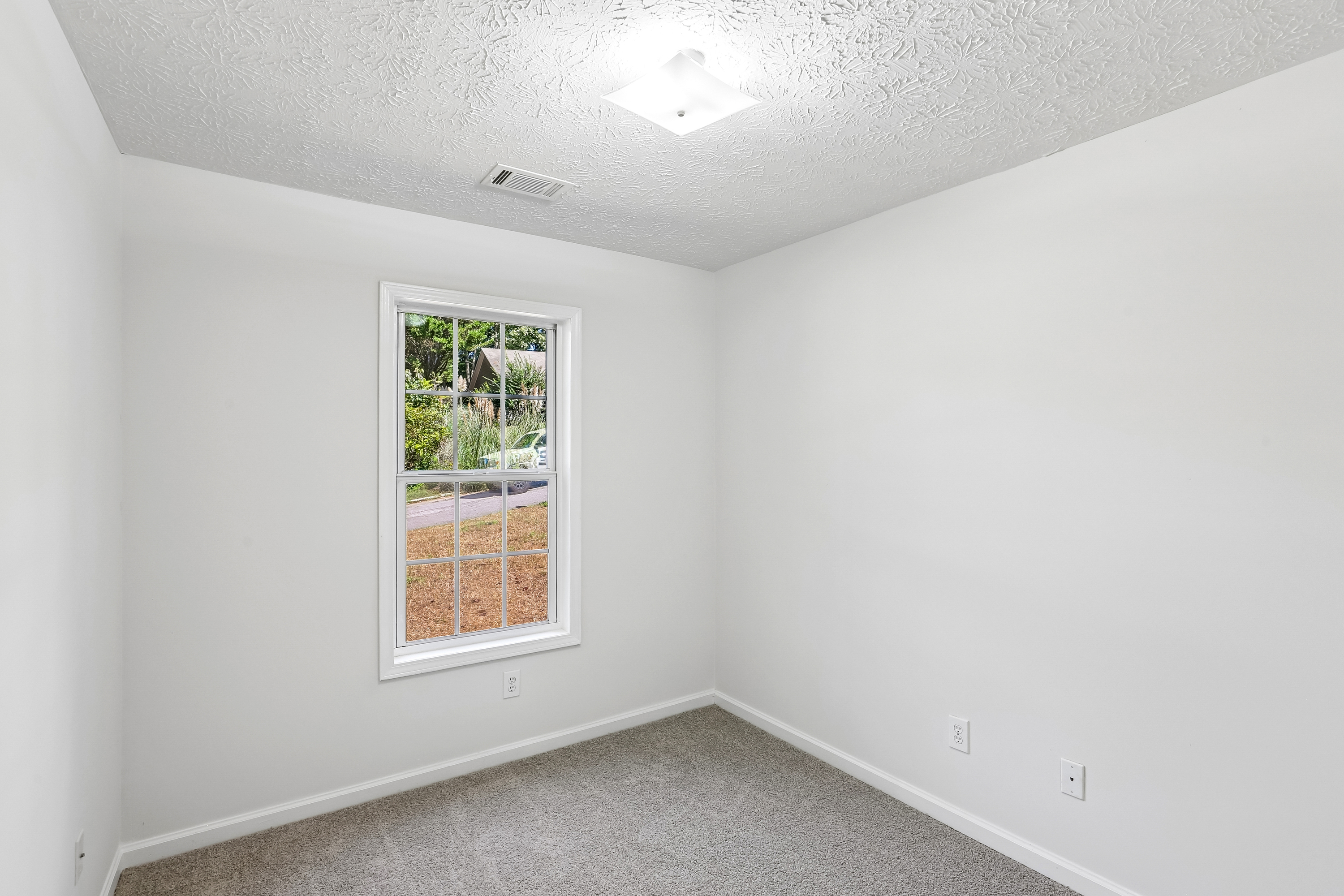 Photo 24 of 47 of 5511 Pond Mill Ct, Flowery Branch, GA