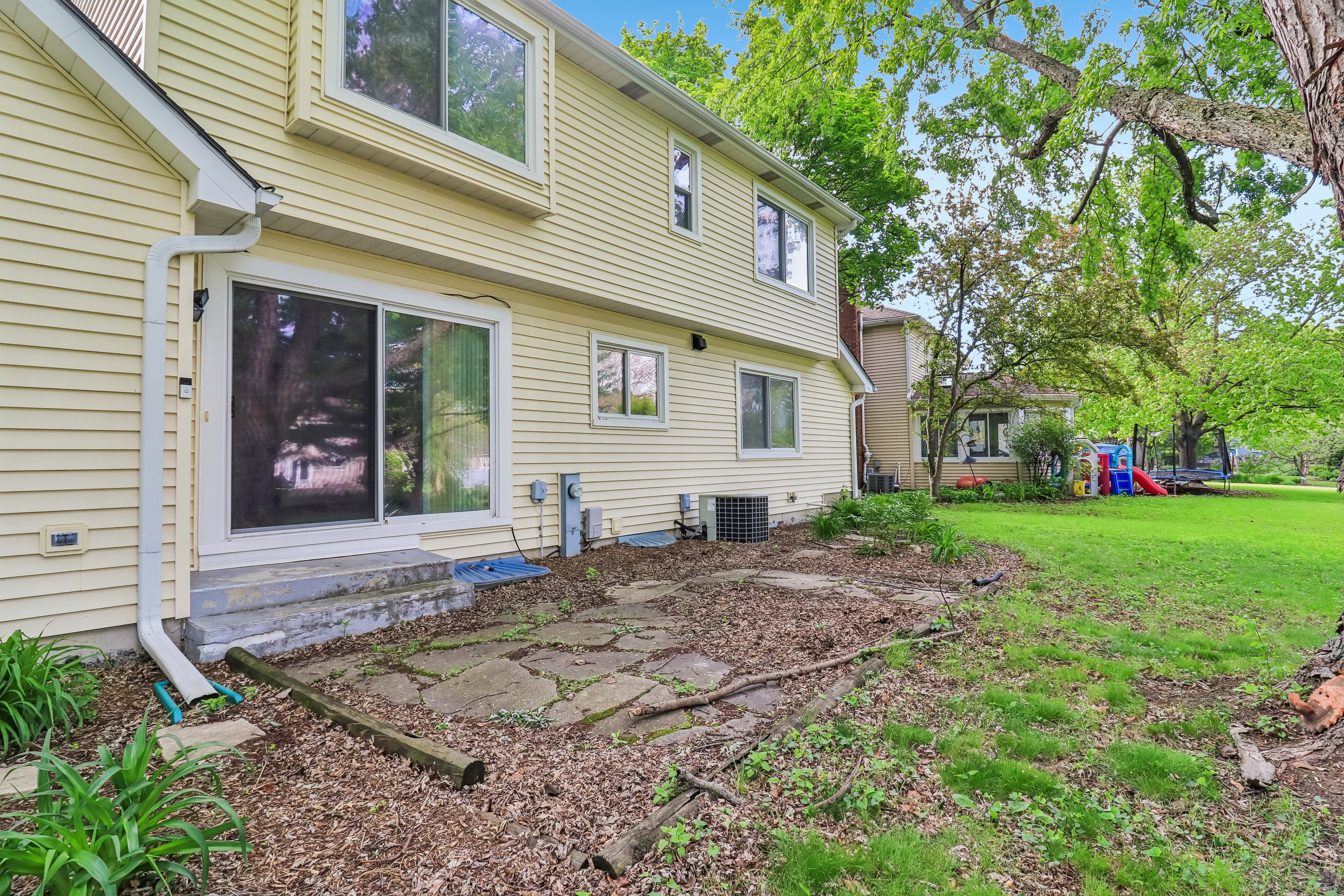 Photo 28 of 41 of 733 Buttonwood Cir, Naperville, IL