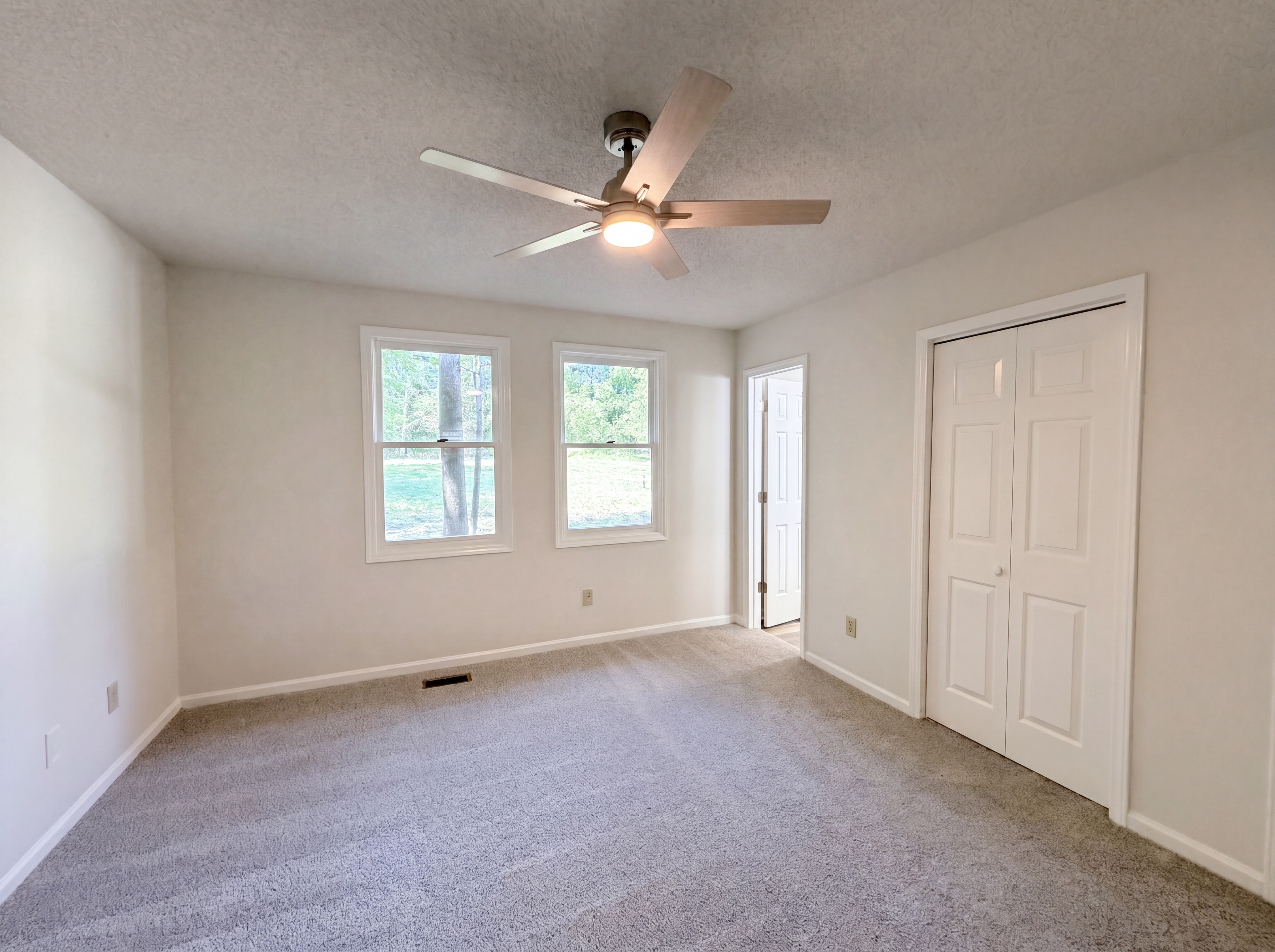 Photo 4 of 18 of 4395 Meadow Ln, Lincolnton, NC