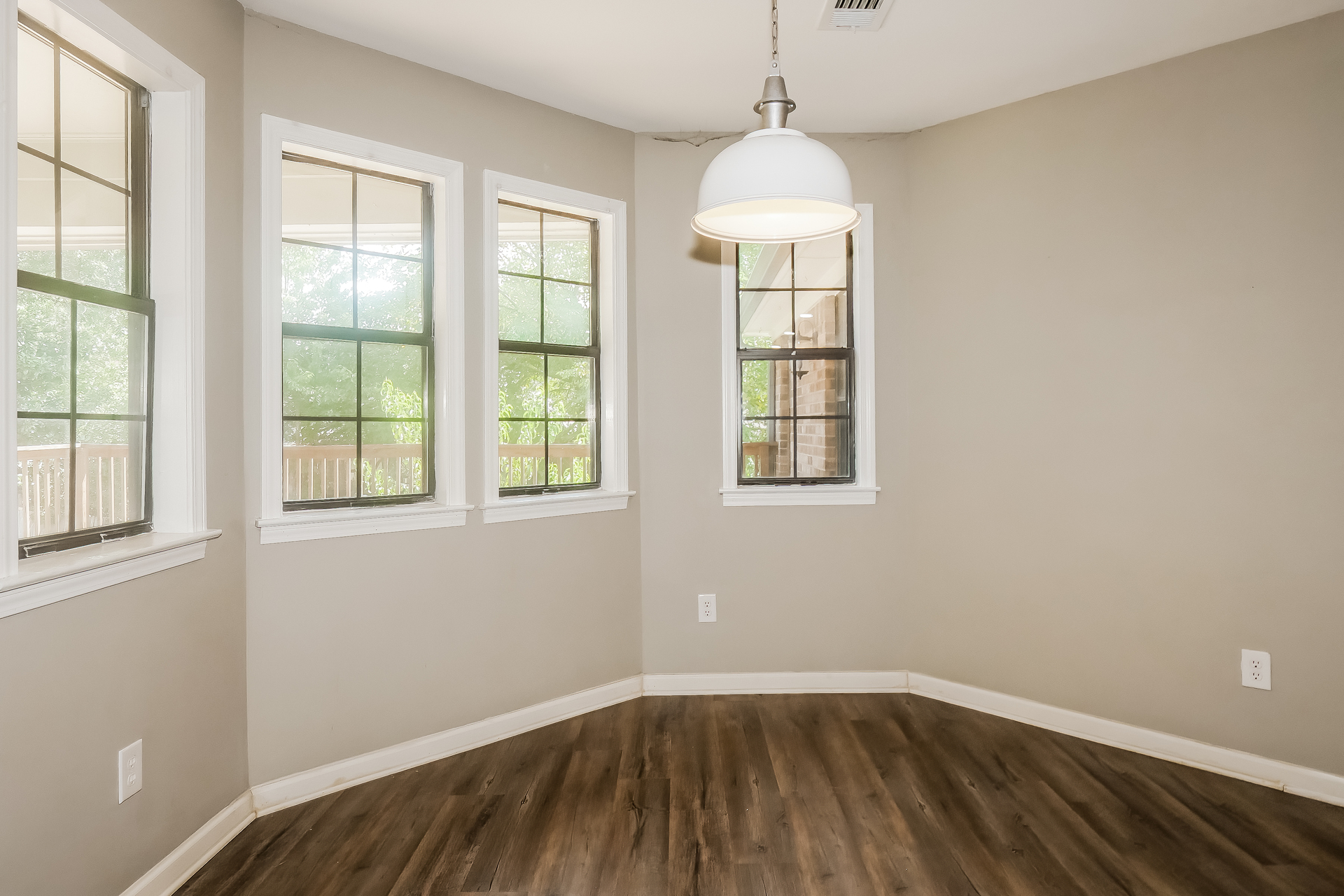 Photo 11 of 41 of 3530 Josee Ln, Bartlett, TN