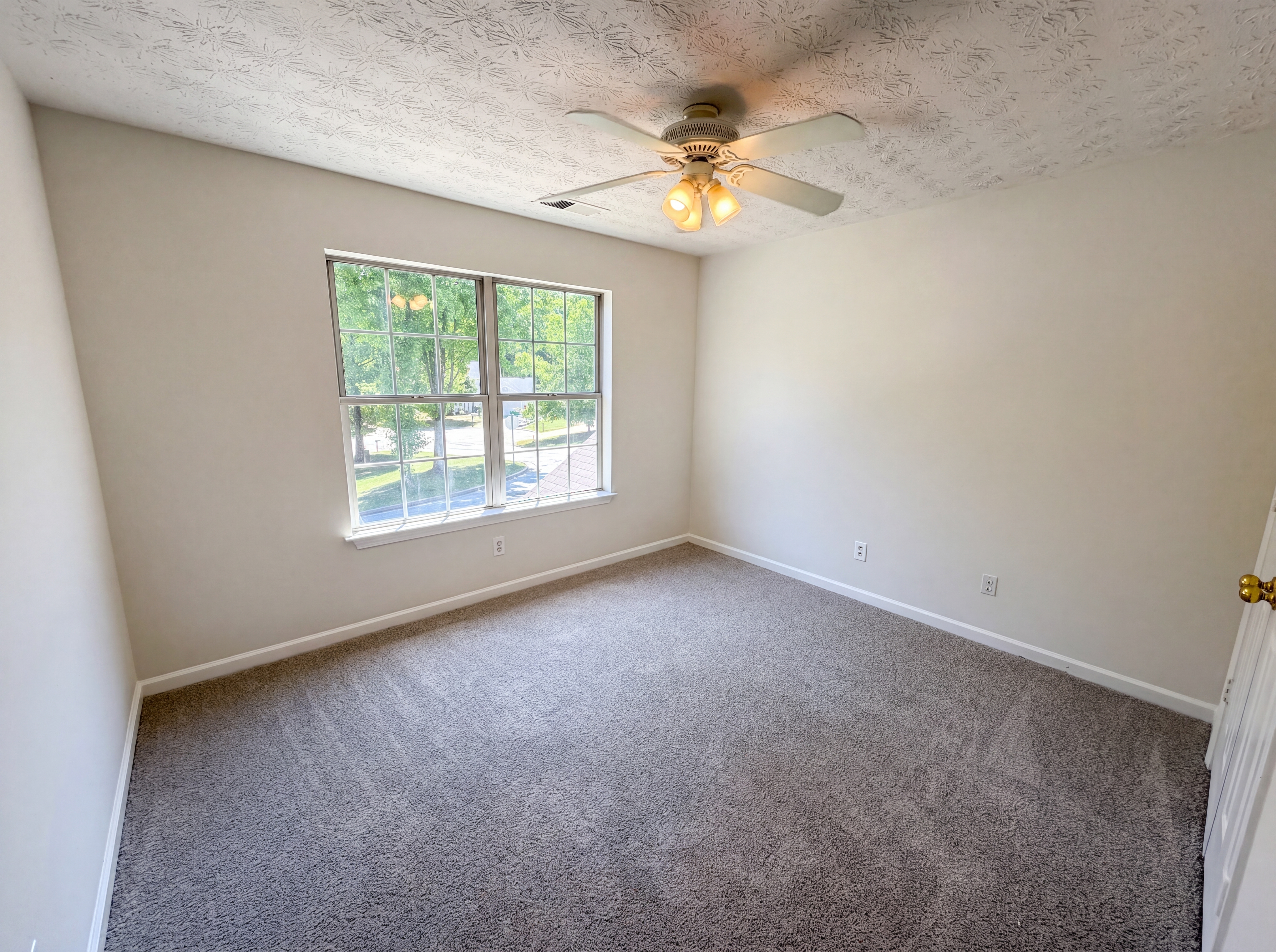 Photo 12 of 55 of 835 Shadow Lake Dr, Lithonia, GA