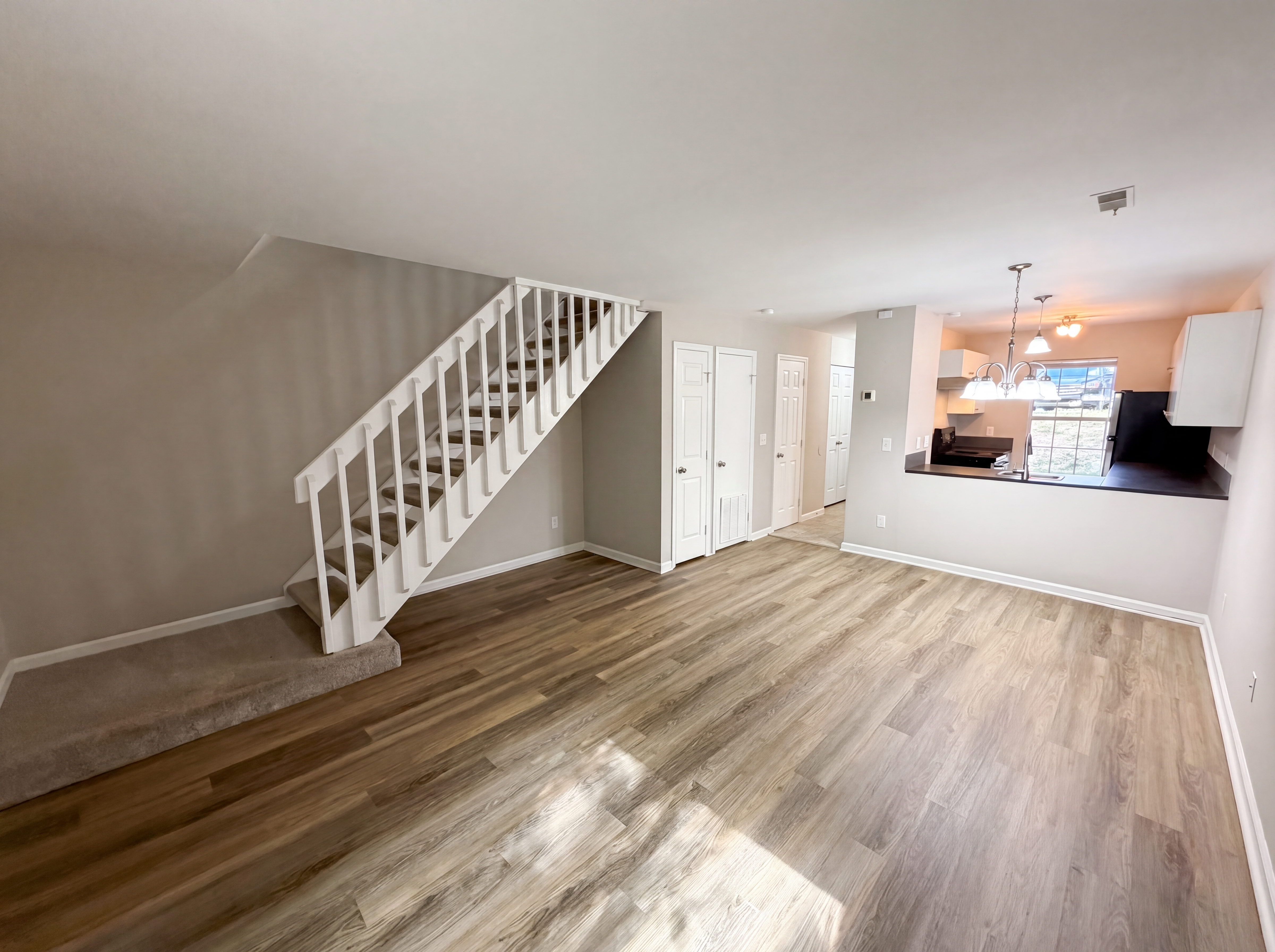 Photo 12 of 19 of 4037 Briarhill Dr, Charlotte, NC