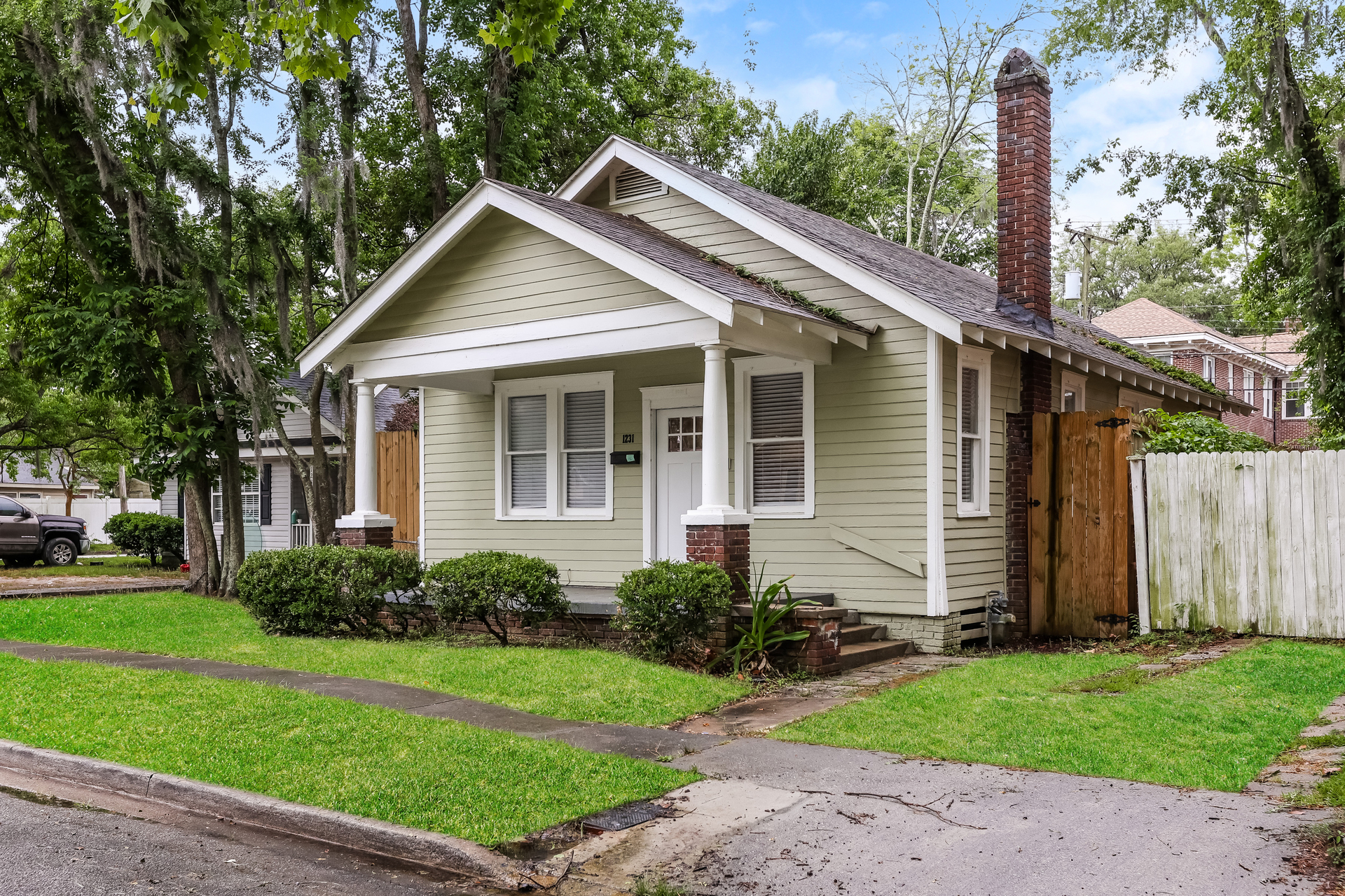 Photo 8 of 21 of 1231 E 42nd St, Savannah, GA