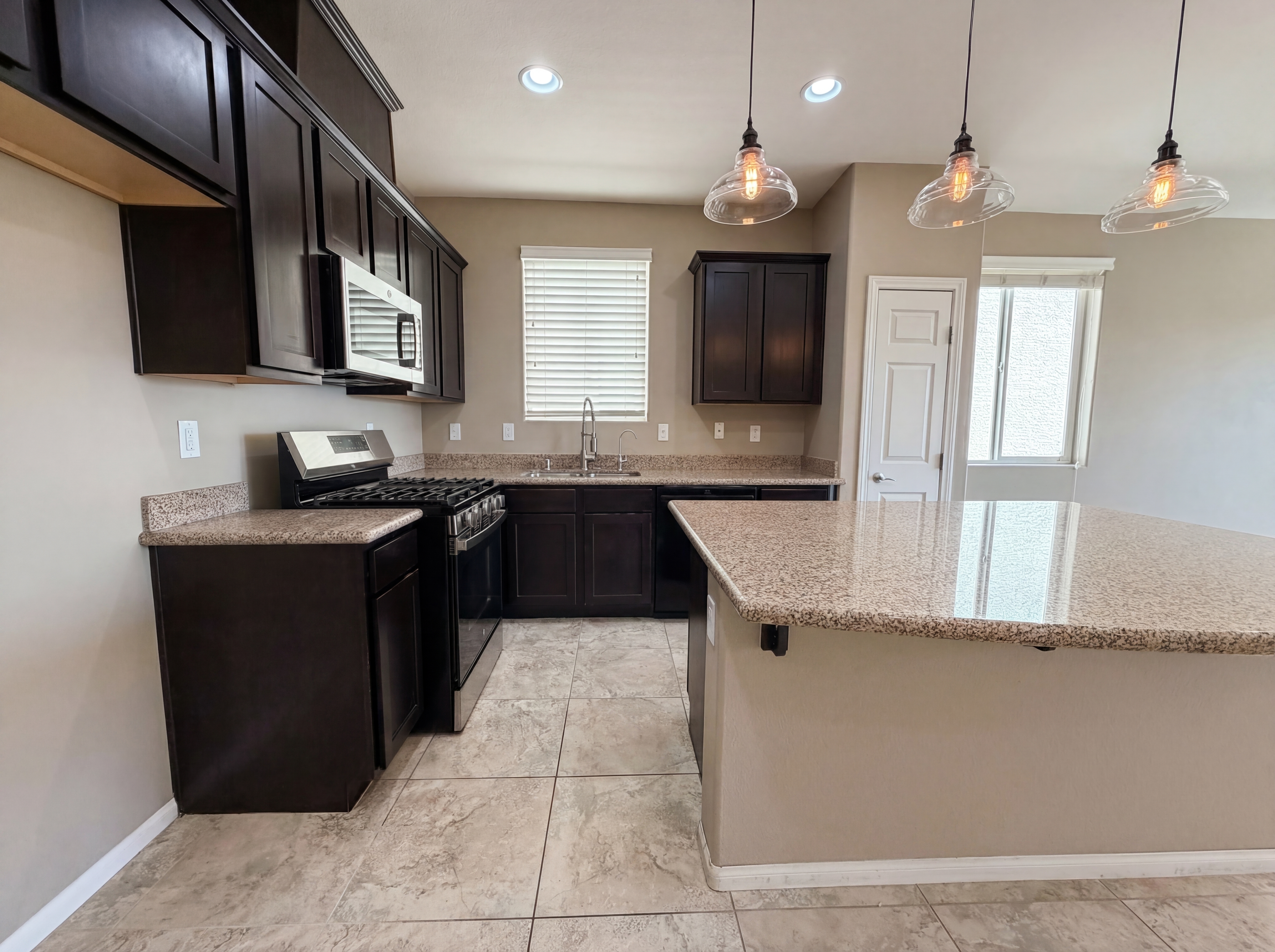 Photo 9 of 27 of 779 Proud Waters Ct, Las Vegas, NV