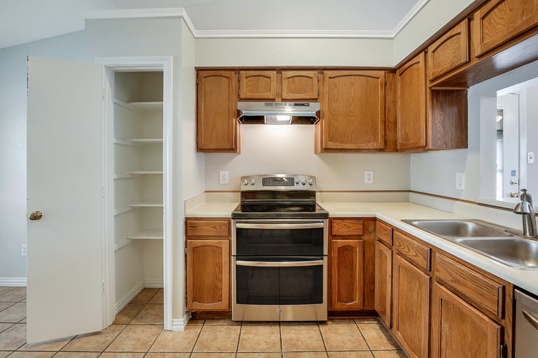 Photo 9 of 26 - 5804 Maurie Dr, Watauga, TX 76148