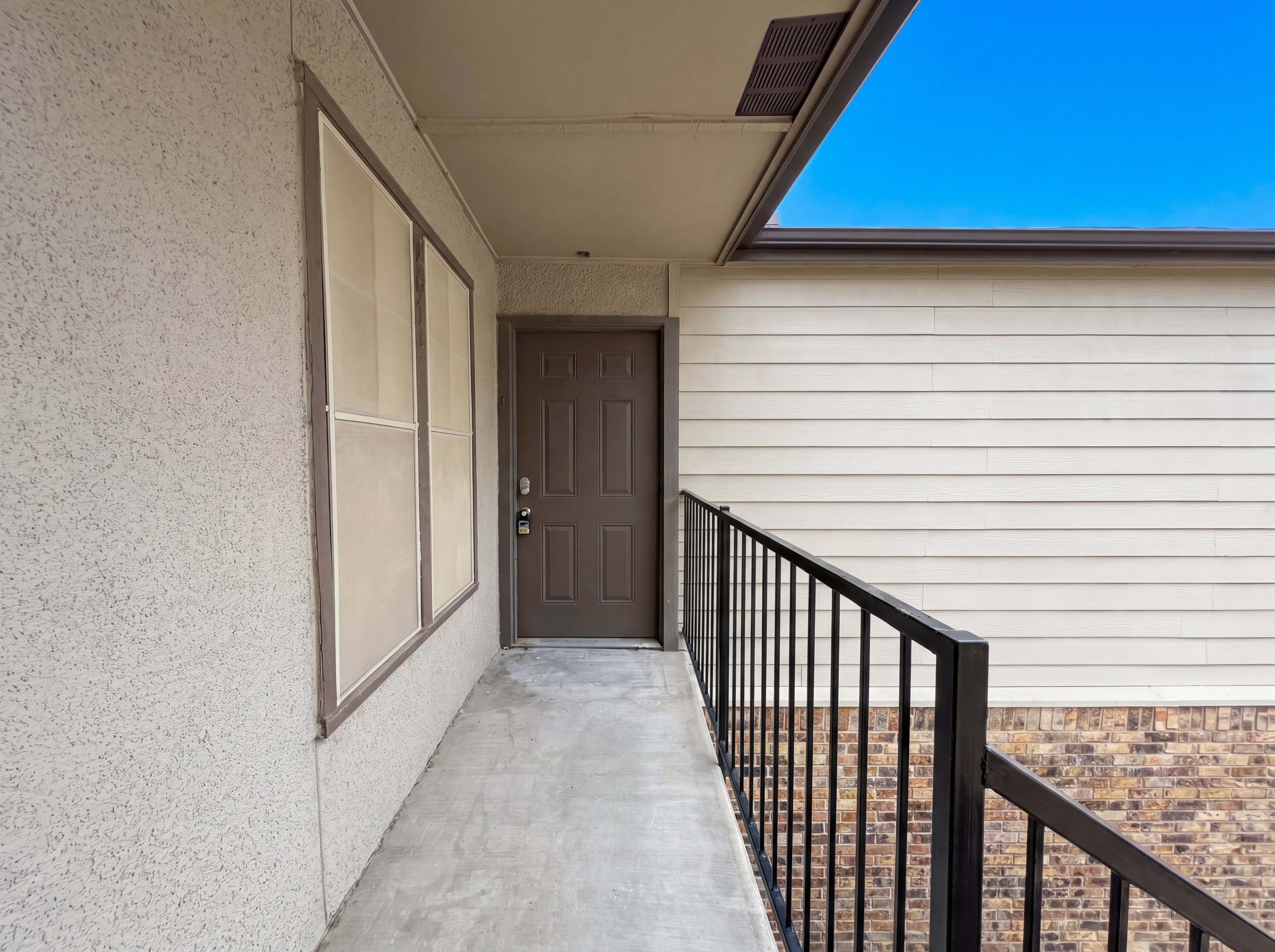 Photo 15 of 36 of 5300 Keller Springs Rd, Dallas, TX