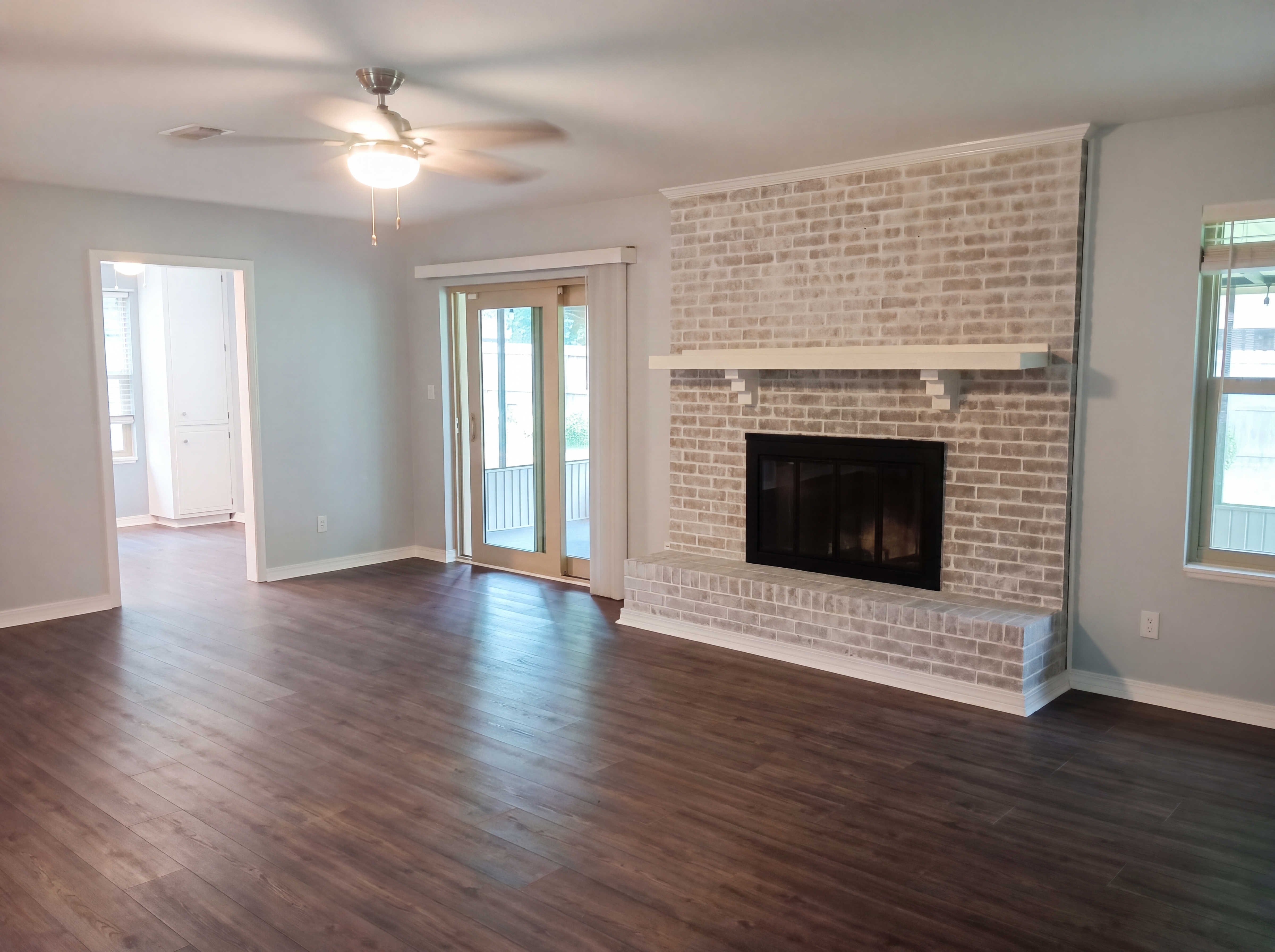 Photo 3 of 22 of 7889 Bay Meadows Dr, Pensacola, FL