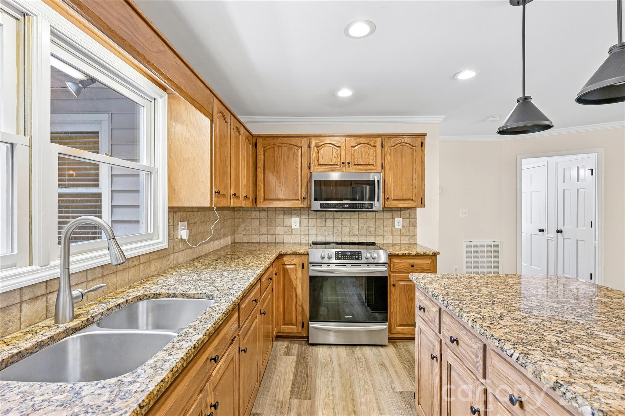 Photo 15 of 50 of 561 Briarwood Rd, Lancaster, SC