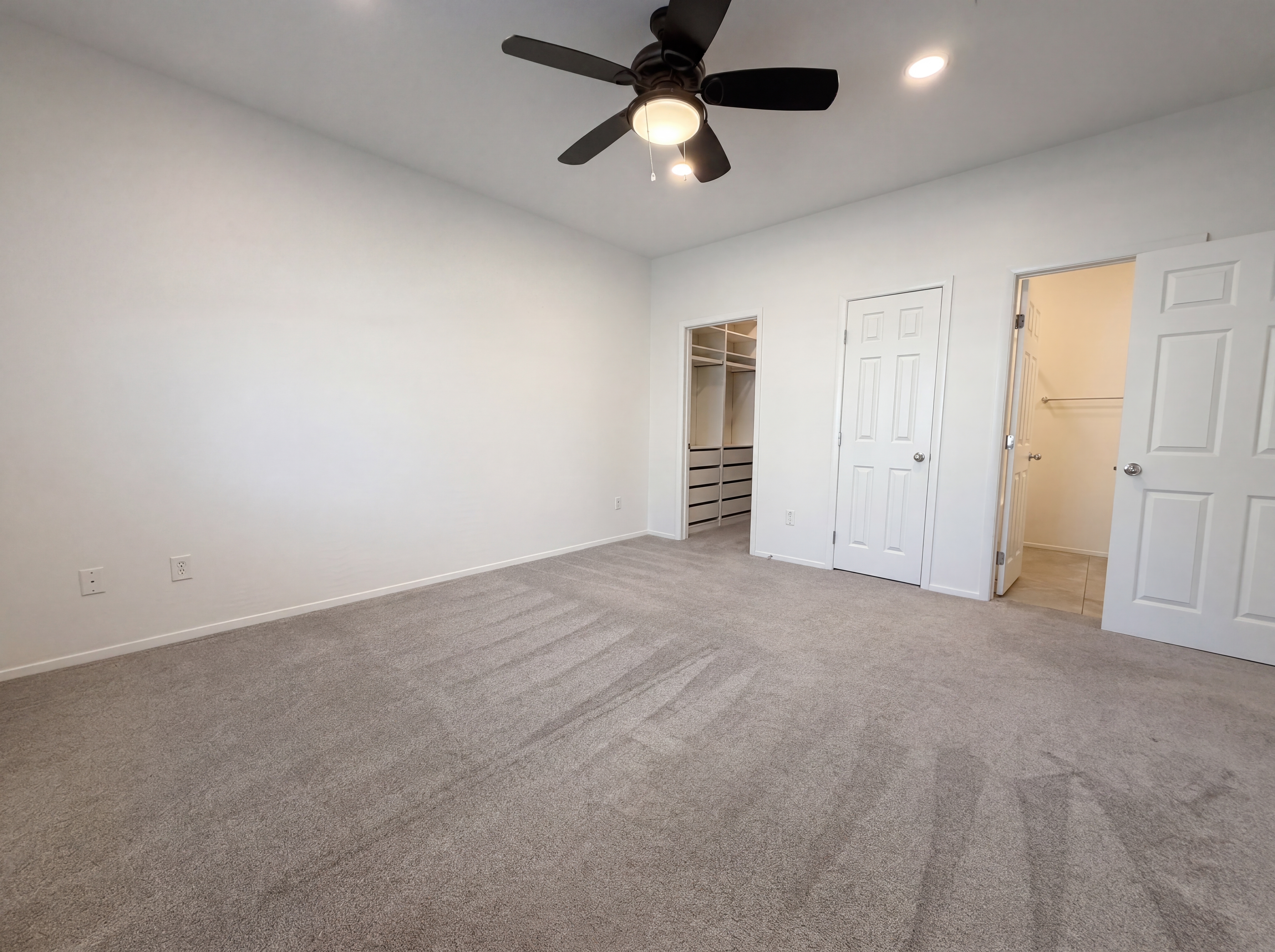 Photo 4 of 19 of 8457 Insignia Ave, Las Vegas, NV