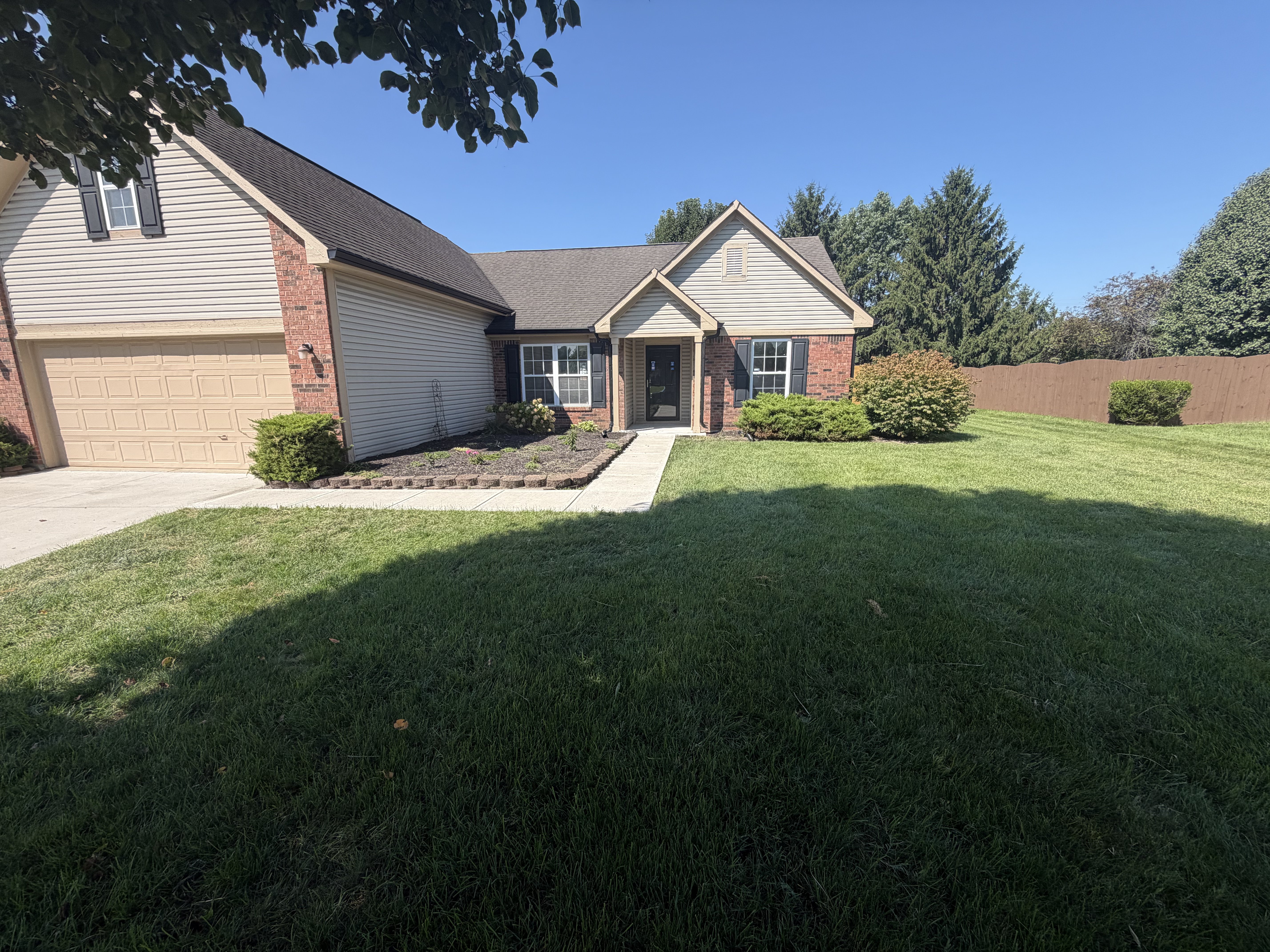 Photo 23 of 29 of 2018 Oakbrooke Ct, Avon, IN