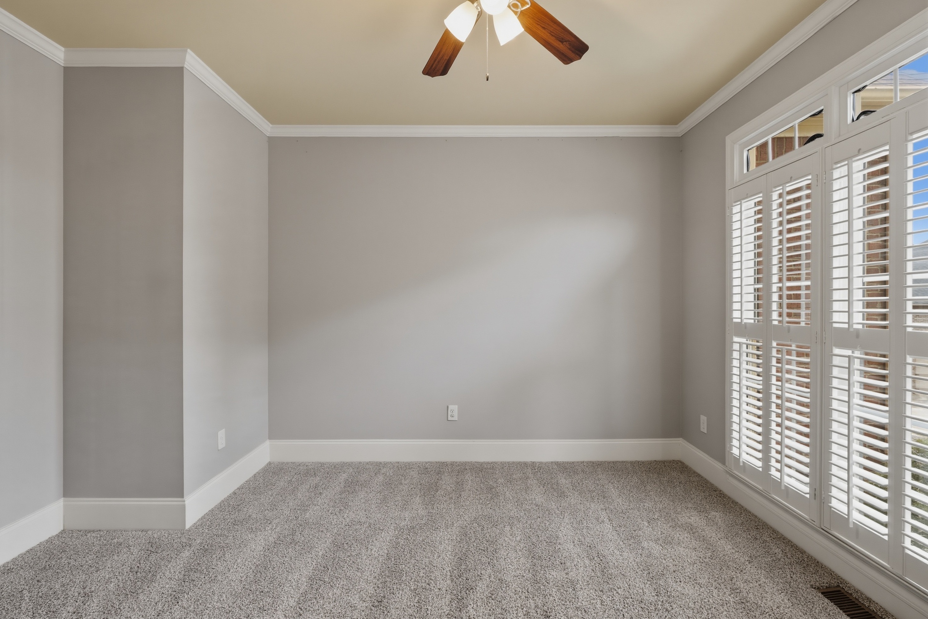 Photo 17 of 51 of 4530 Oak Brook Dr SE, Smyrna, GA