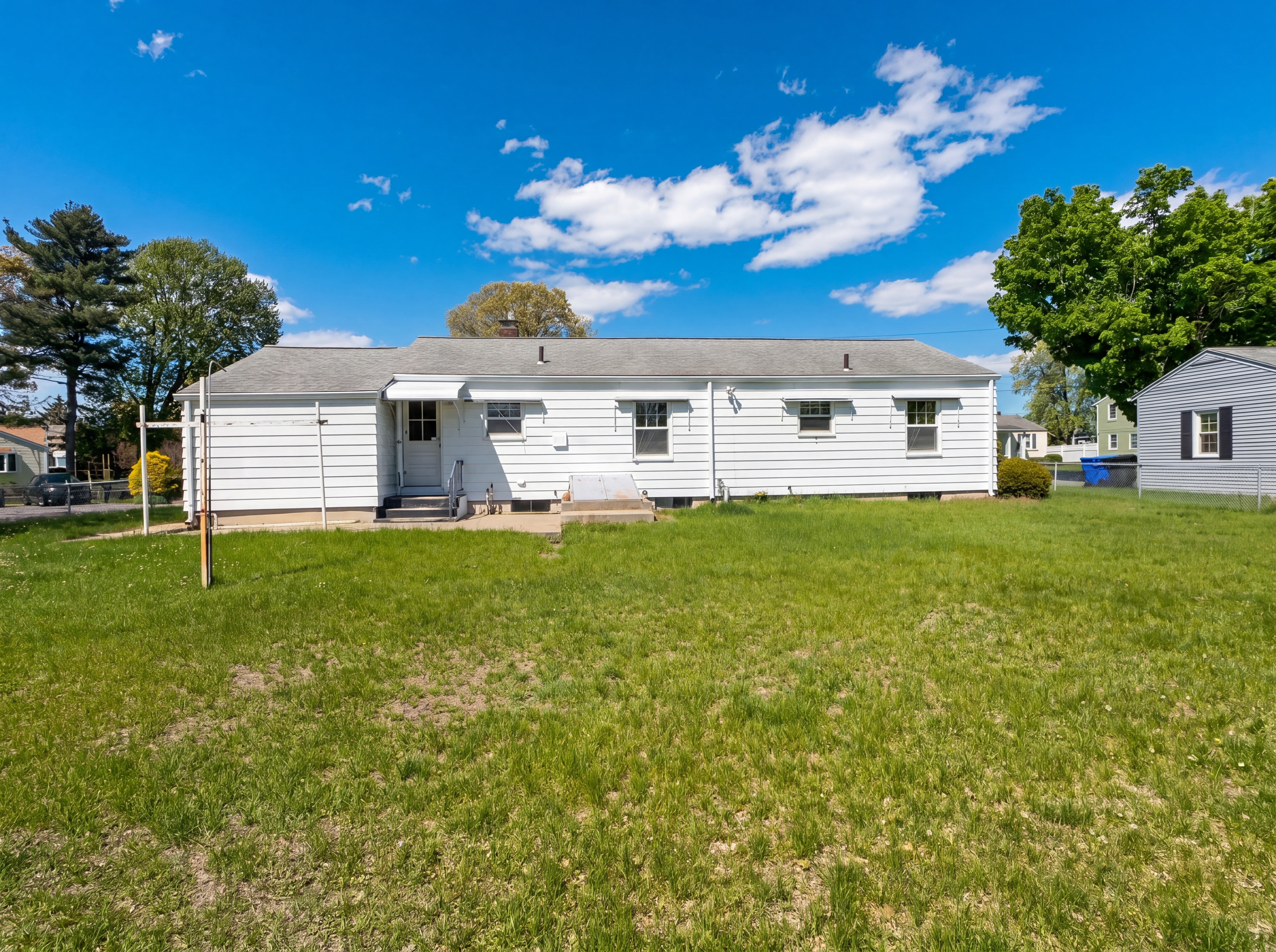 Photo 5 of 17 of 41 Hicks St, Chicopee, MA