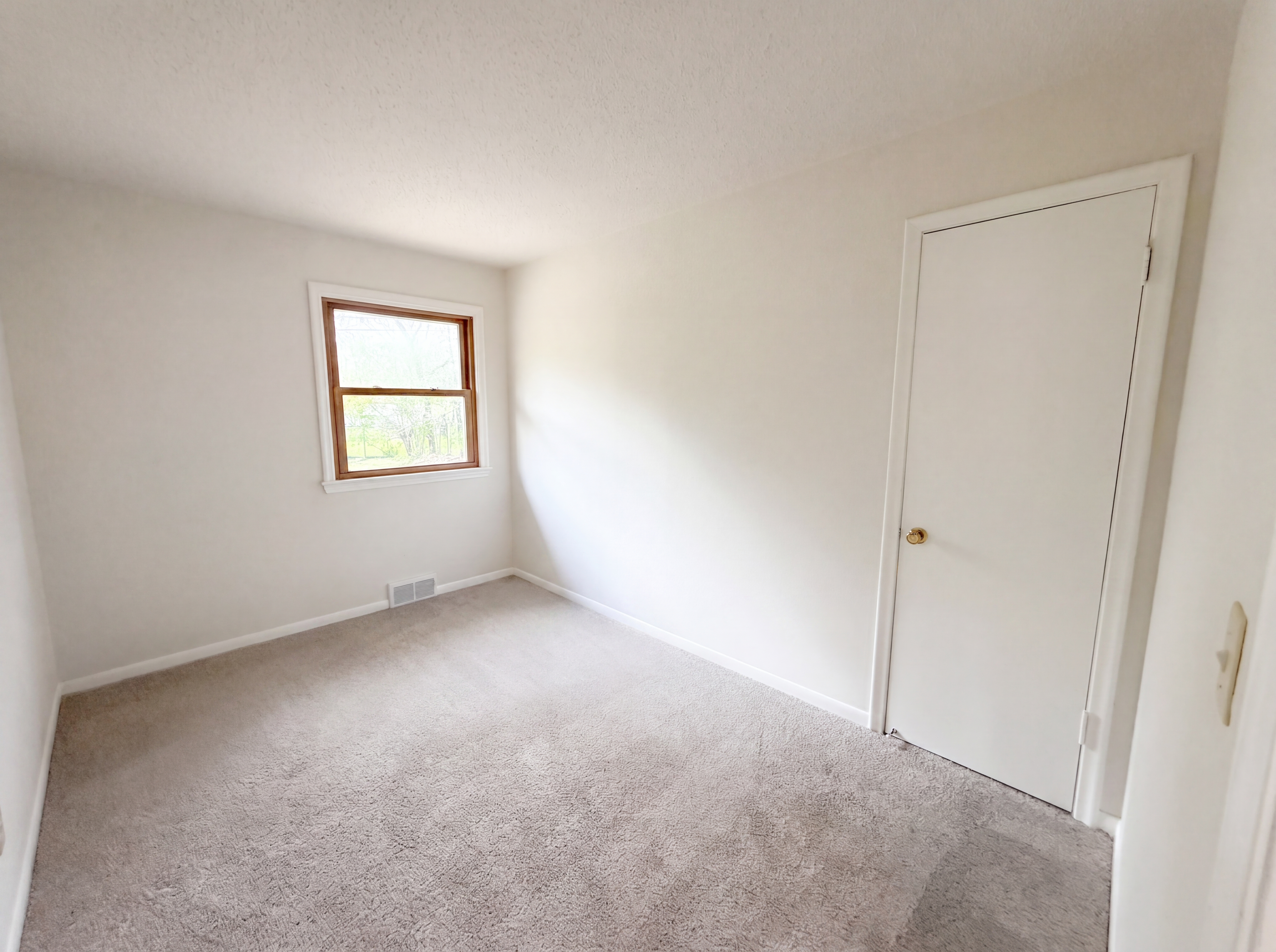 Photo 4 of 27 of 8615 Virginia Cir N, St. Louis Park, MN