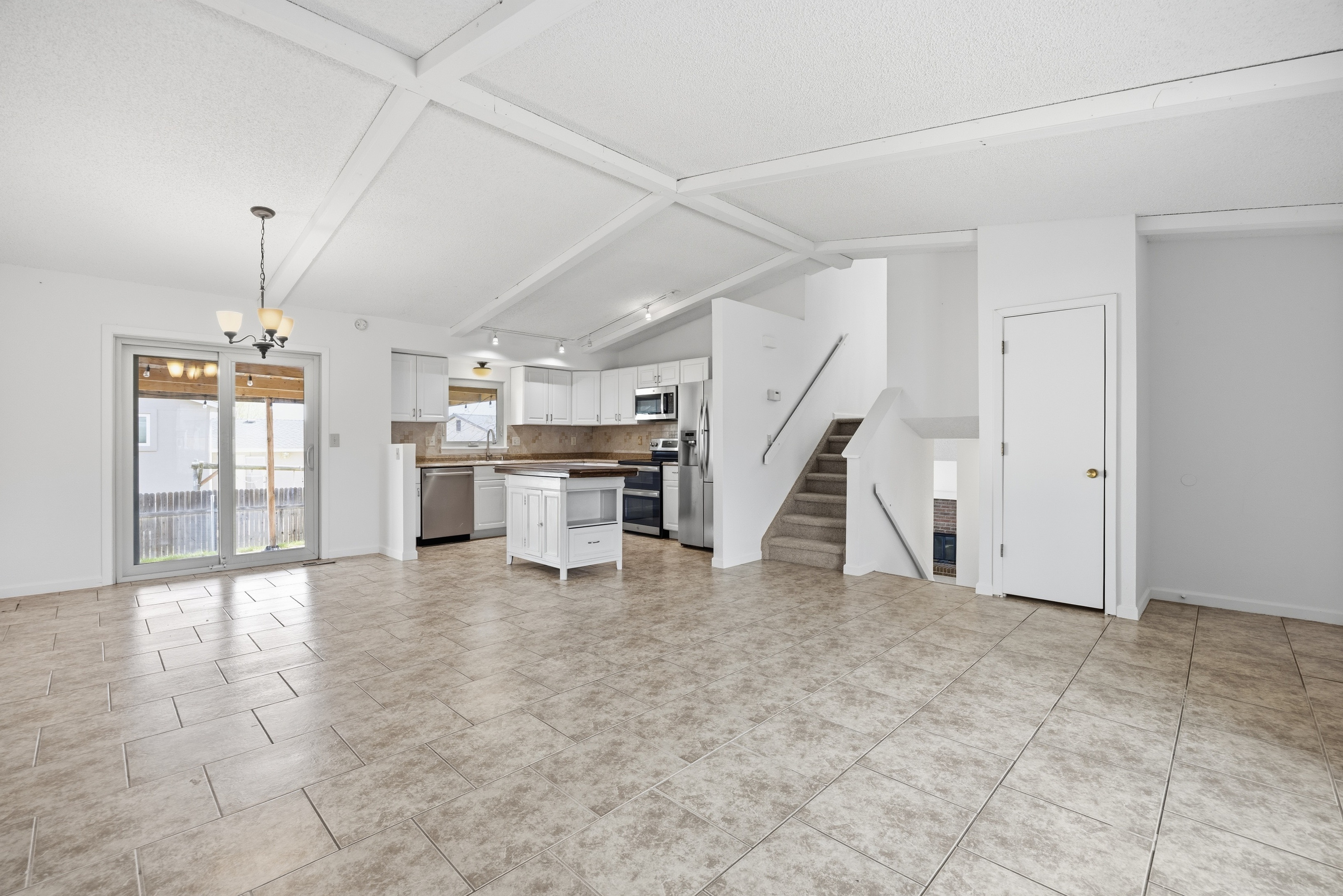 Photo 10 of 51 of 912 Amsterdam Dr, Colorado Springs, CO