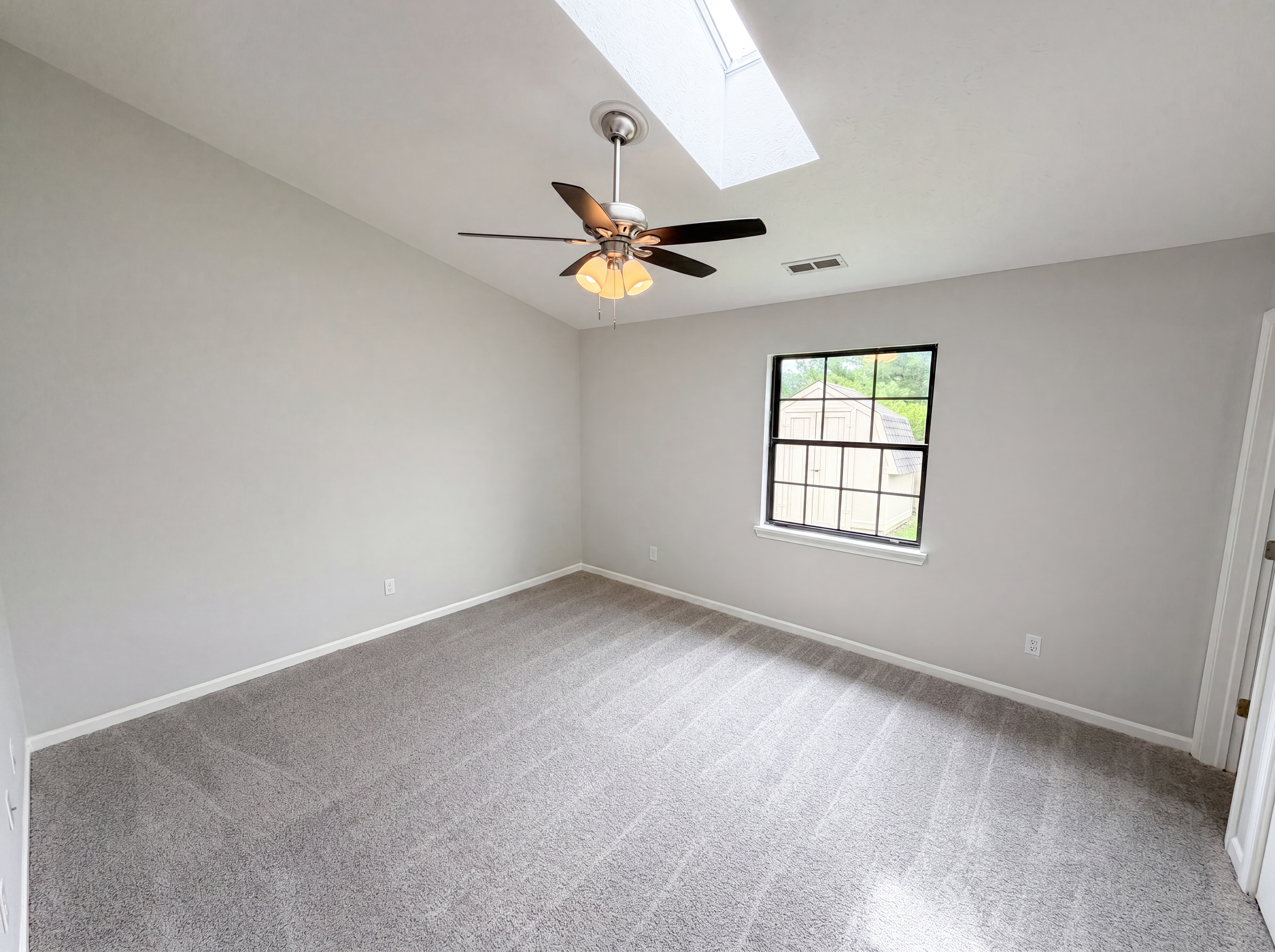 Photo 13 of 20 of 8058 Cherrybark Dr, Indianapolis, IN