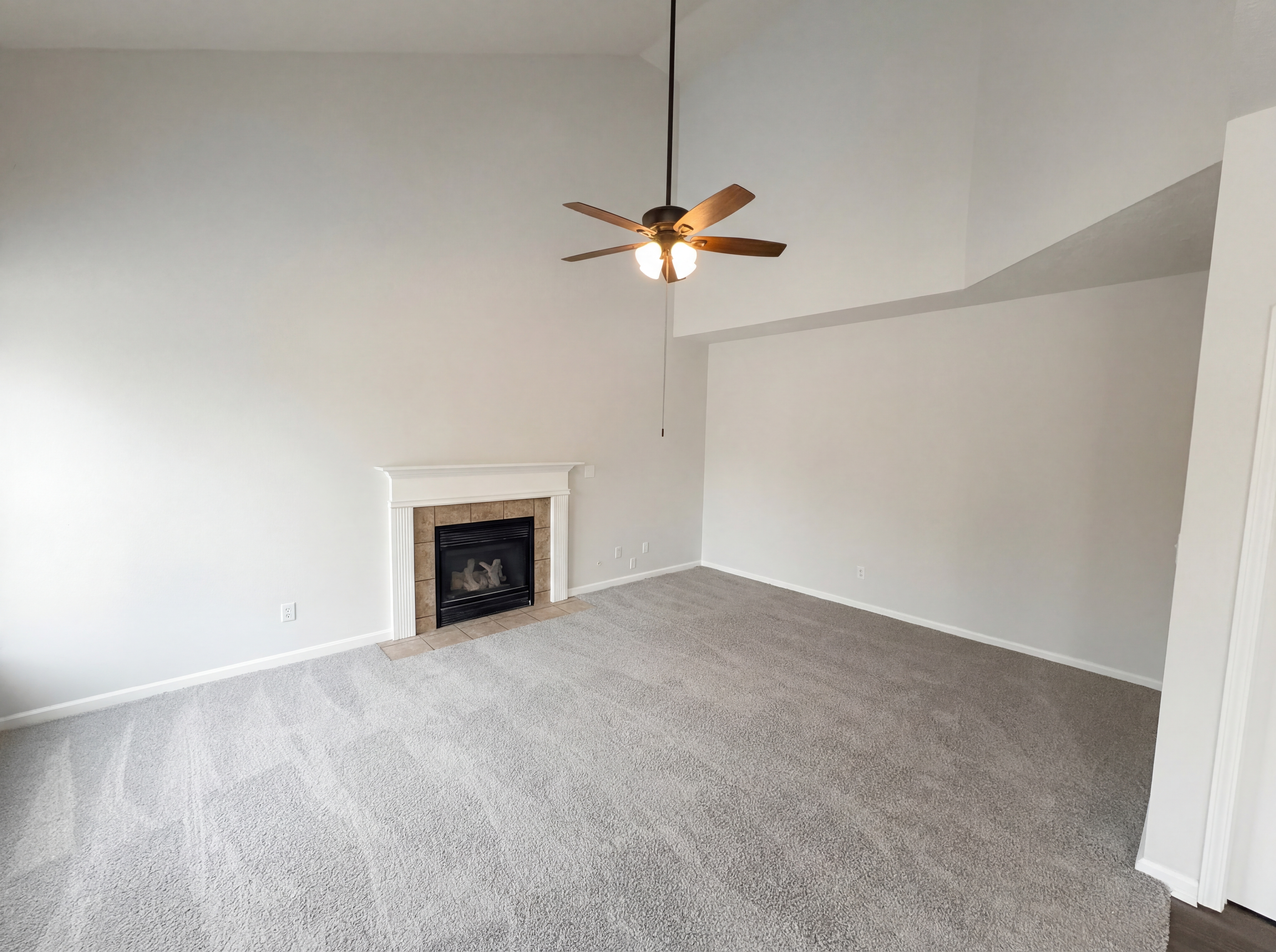 Photo 3 of 30 of 6454 Kentstone Dr, Indianapolis, IN