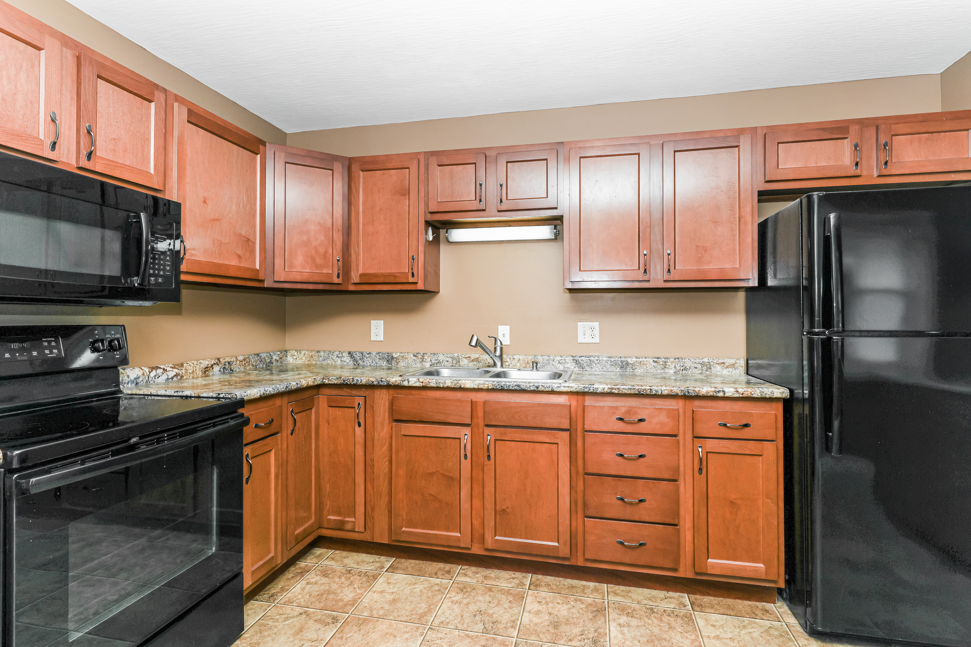 Photo 2 of 19 of 514 Wellington Blvd, Shelbyville, IN