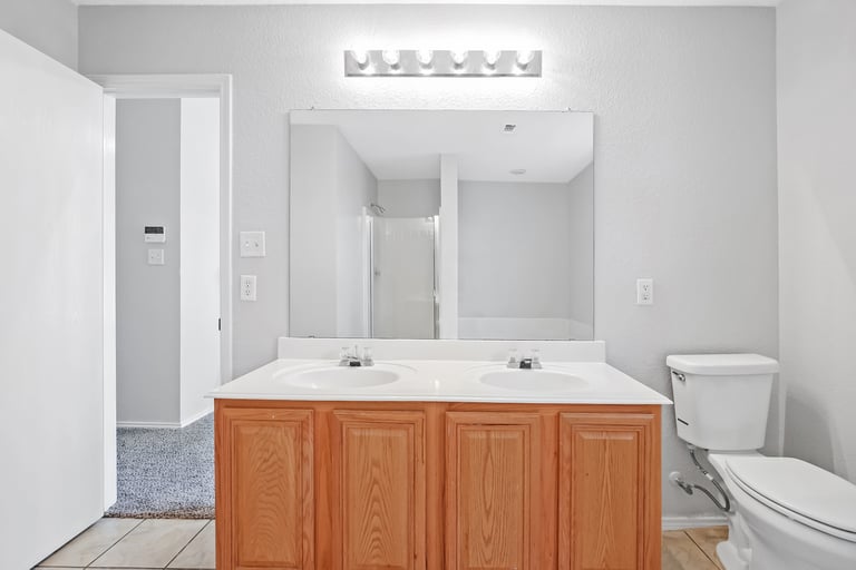 Photo 13 of 26 - 9812 Parkmere Dr, Fort Worth, TX 76108