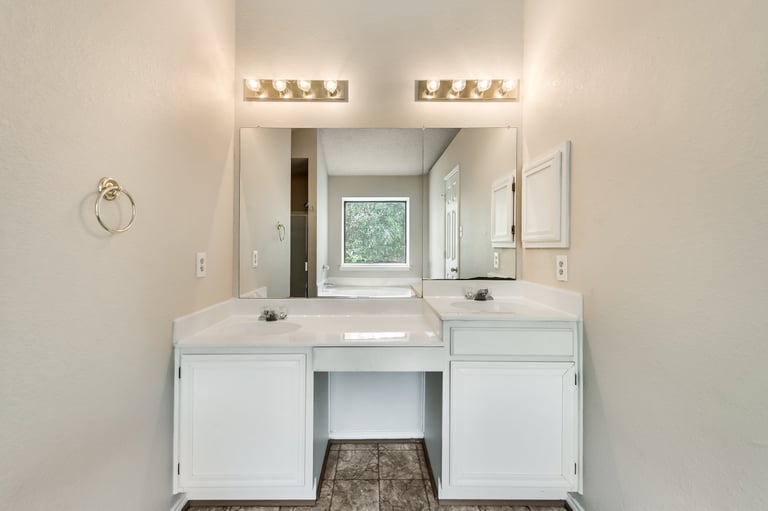Photo 14 of 27 - 701 Long Hill Ct, McKinney, TX 75071