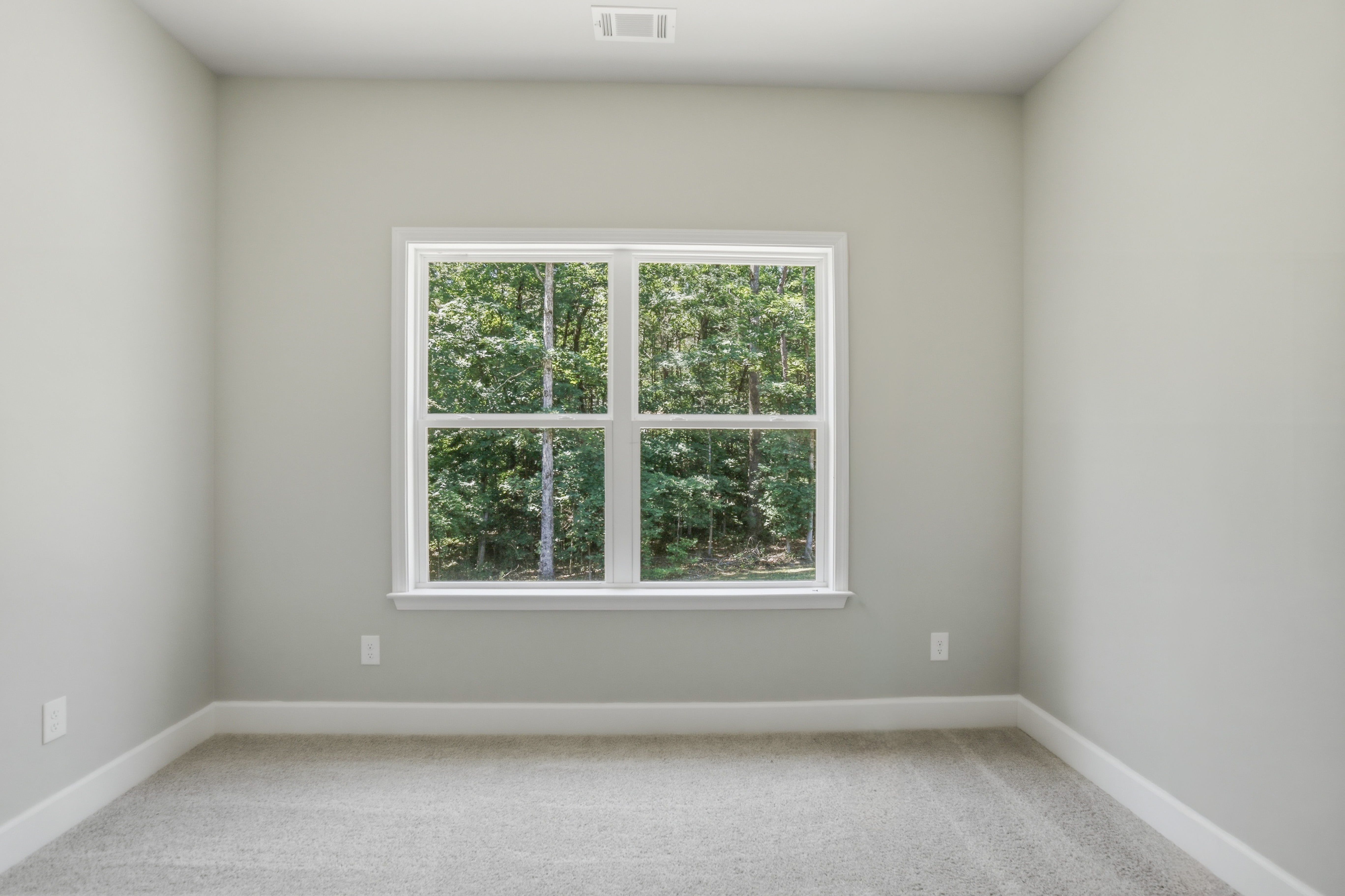 Photo 18 of 41 of 45 Hawthorn Ln, Covington, GA