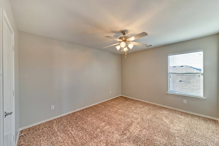 Photo 25 of 31 - 9625 Brenden Dr, Fort Worth, TX 76108