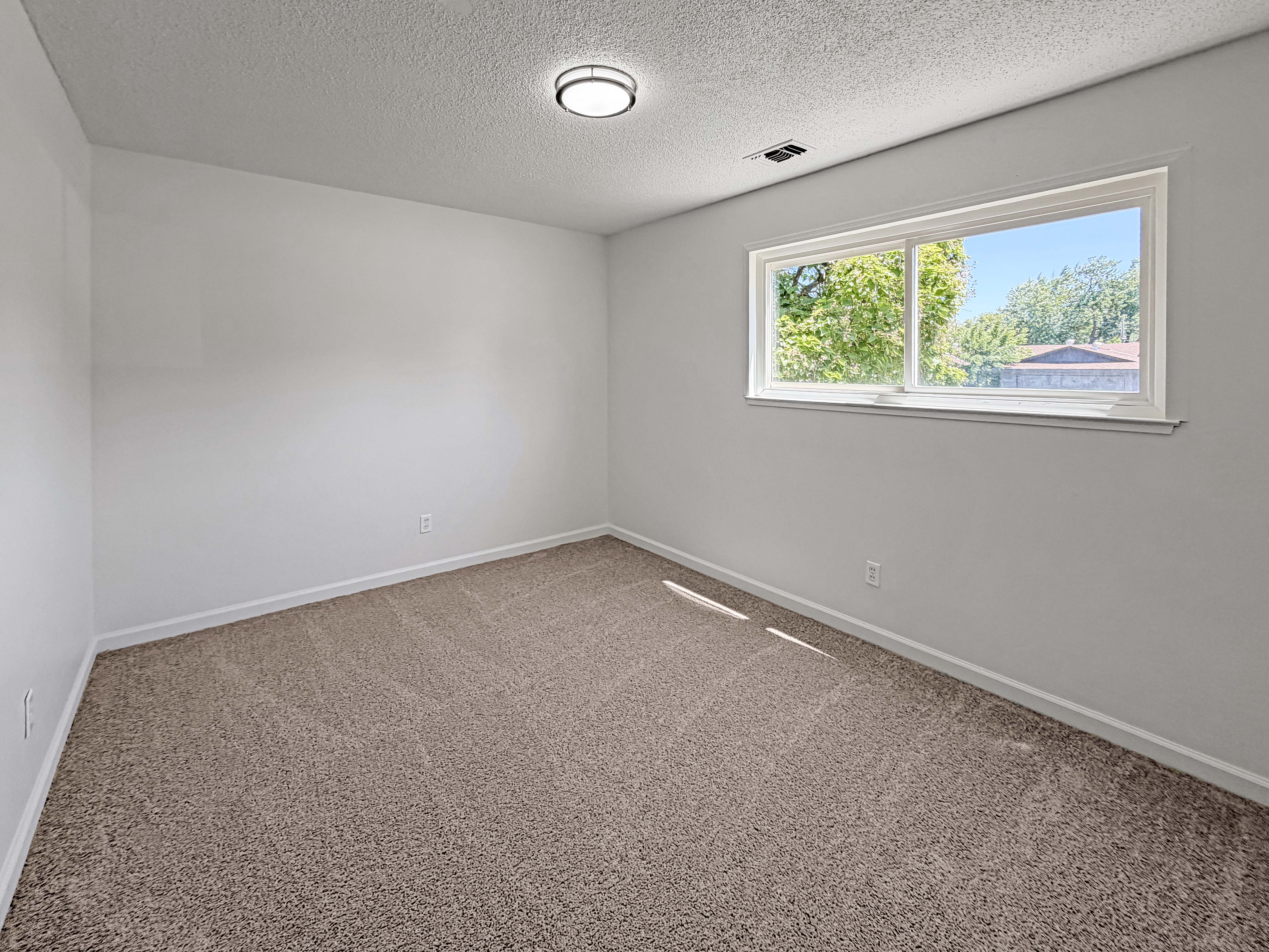 Photo 15 of 26 of 7827 Glen Tree Dr, Citrus Heights, CA