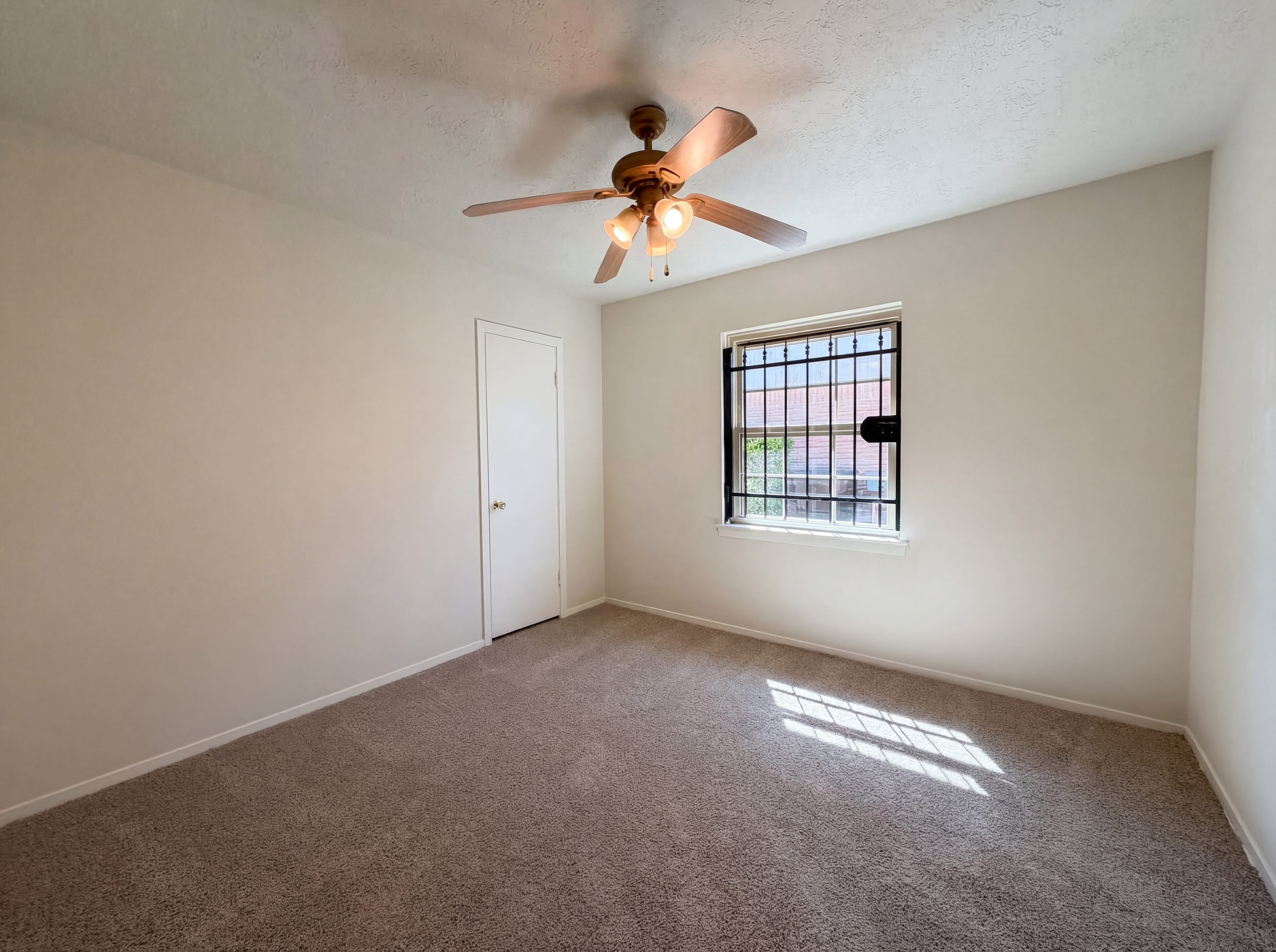 Photo 17 of 18 of 6023 Winterhaven Dr, Houston, TX
