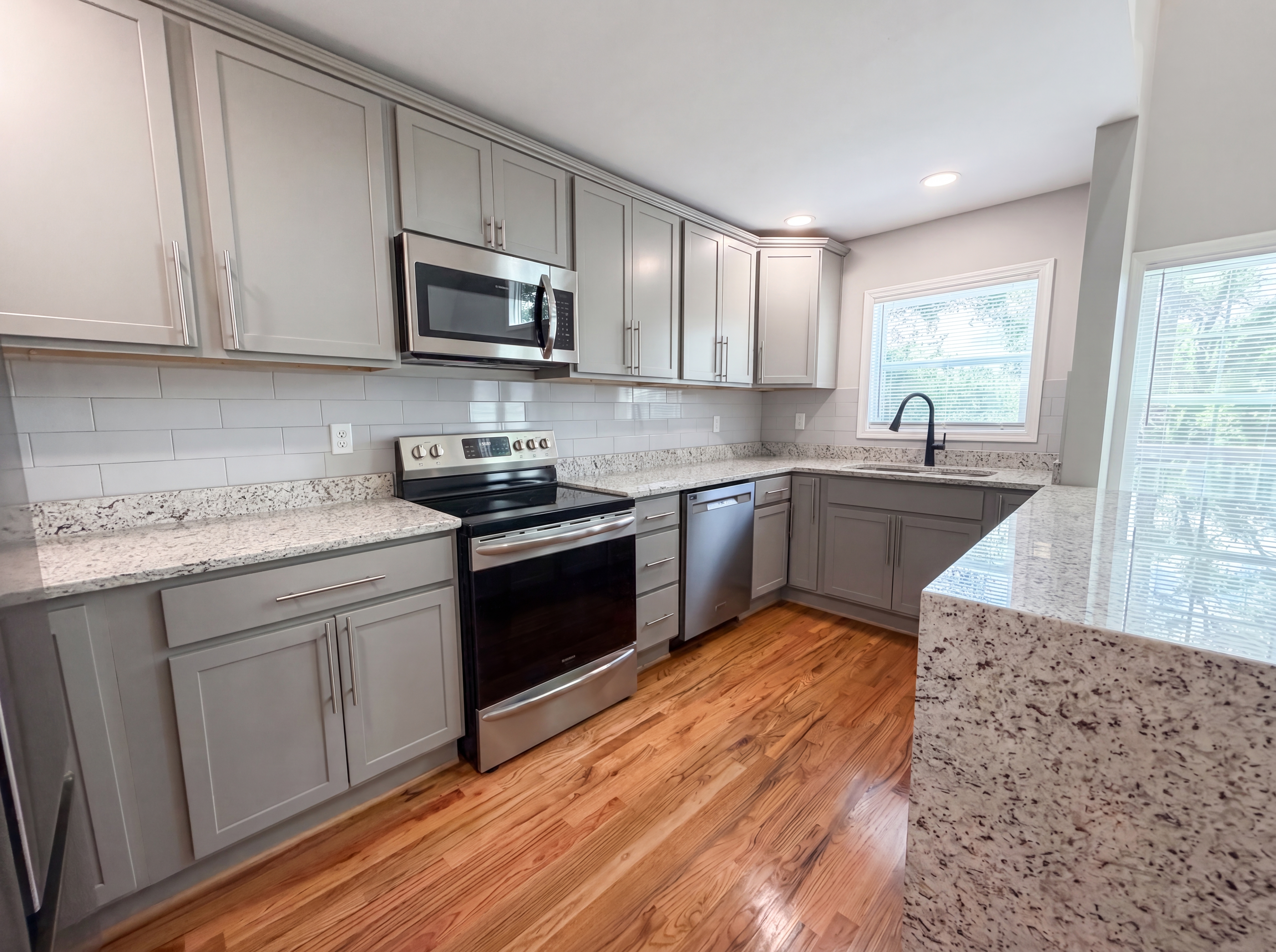 Photo 2 of 27 of 2801 Shades Crest Rd, Vestavia Hills, AL