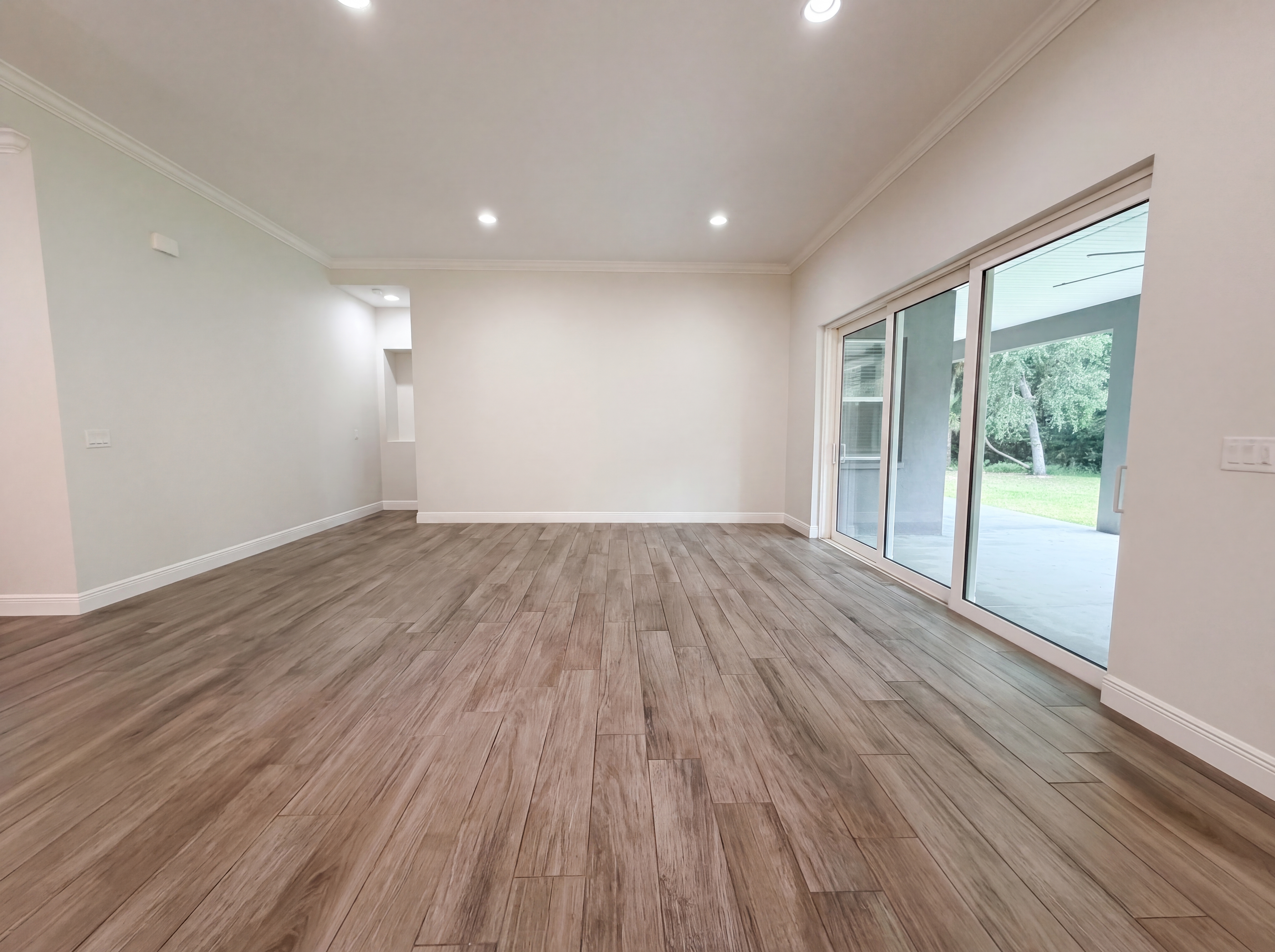 Photo 11 of 40 of 401 River Bed Ct, Wimauma, FL
