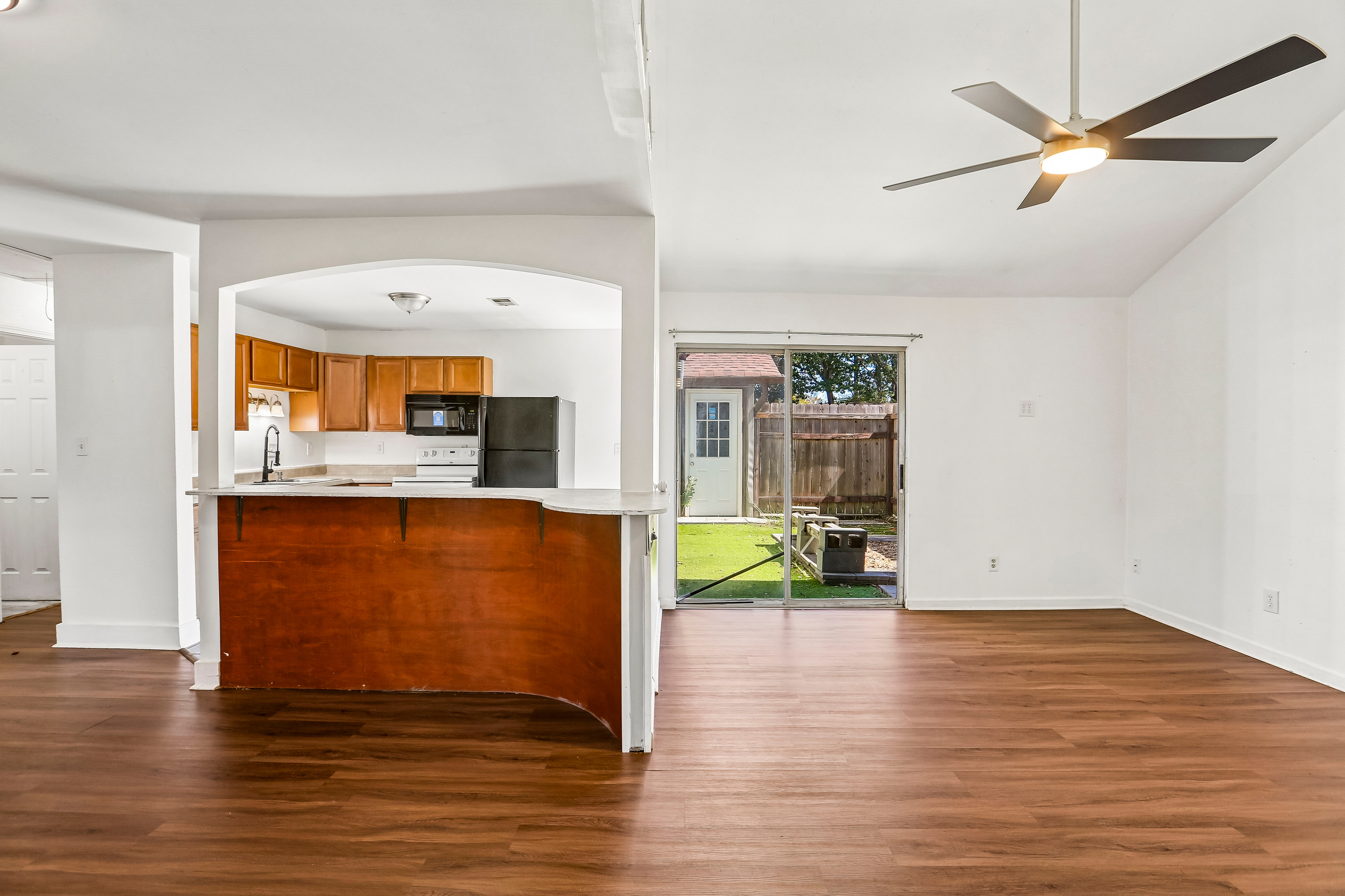 Photo 3 of 16 of 2725 Flintlock Pl, Austell, GA