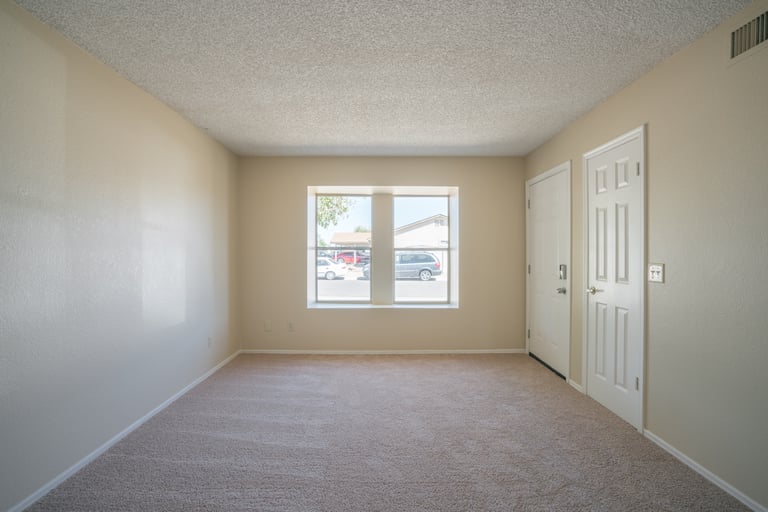 Photo 7 of 21 - 4532 N 74th Dr, Phoenix, AZ 85033