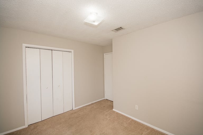 Photo 17 of 21 - 5804 Willow Branch Dr, Arlington, TX 76017