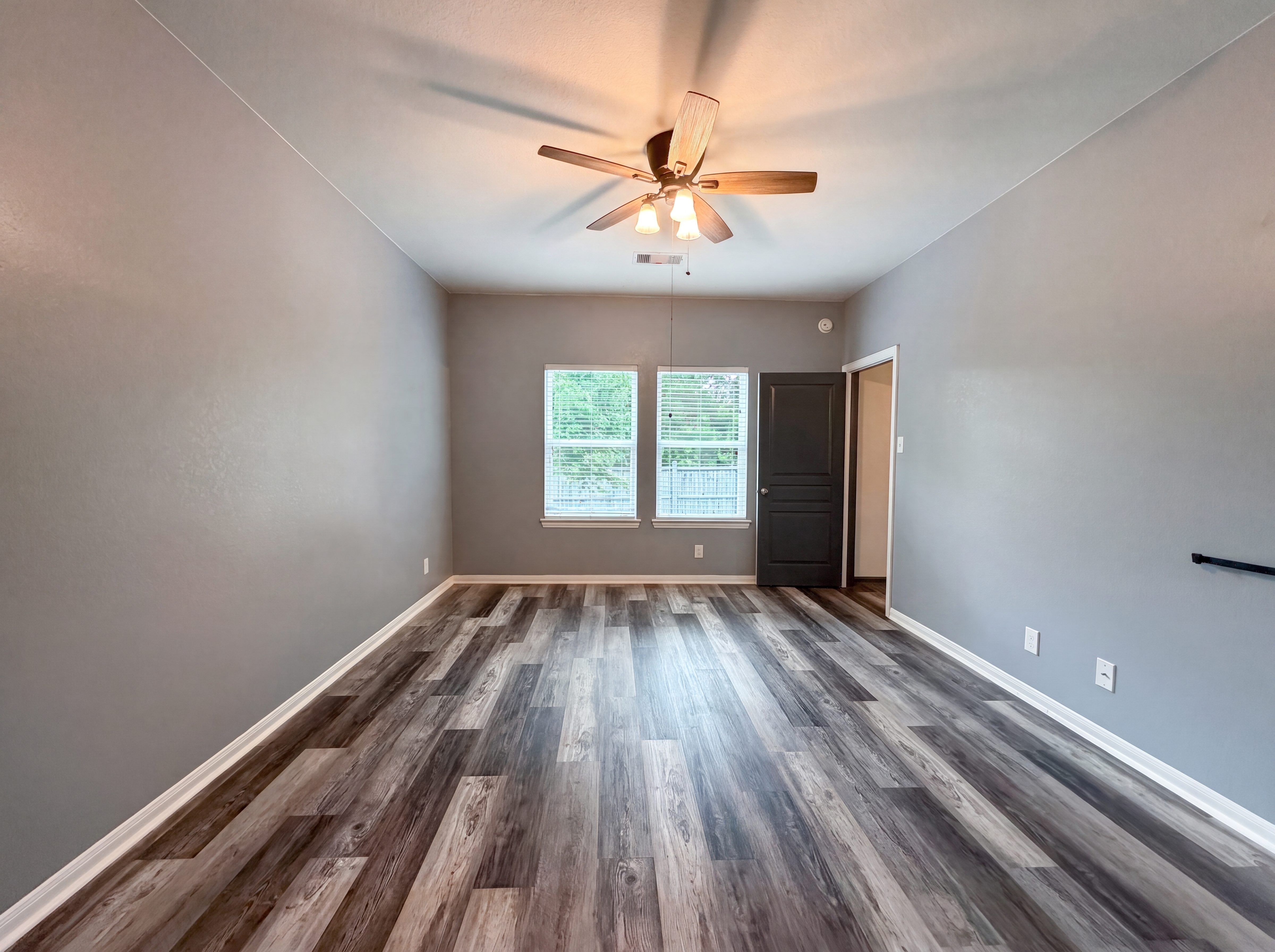 Photo 4 of 22 of 18664 Legend Oaks Dr, Magnolia, TX