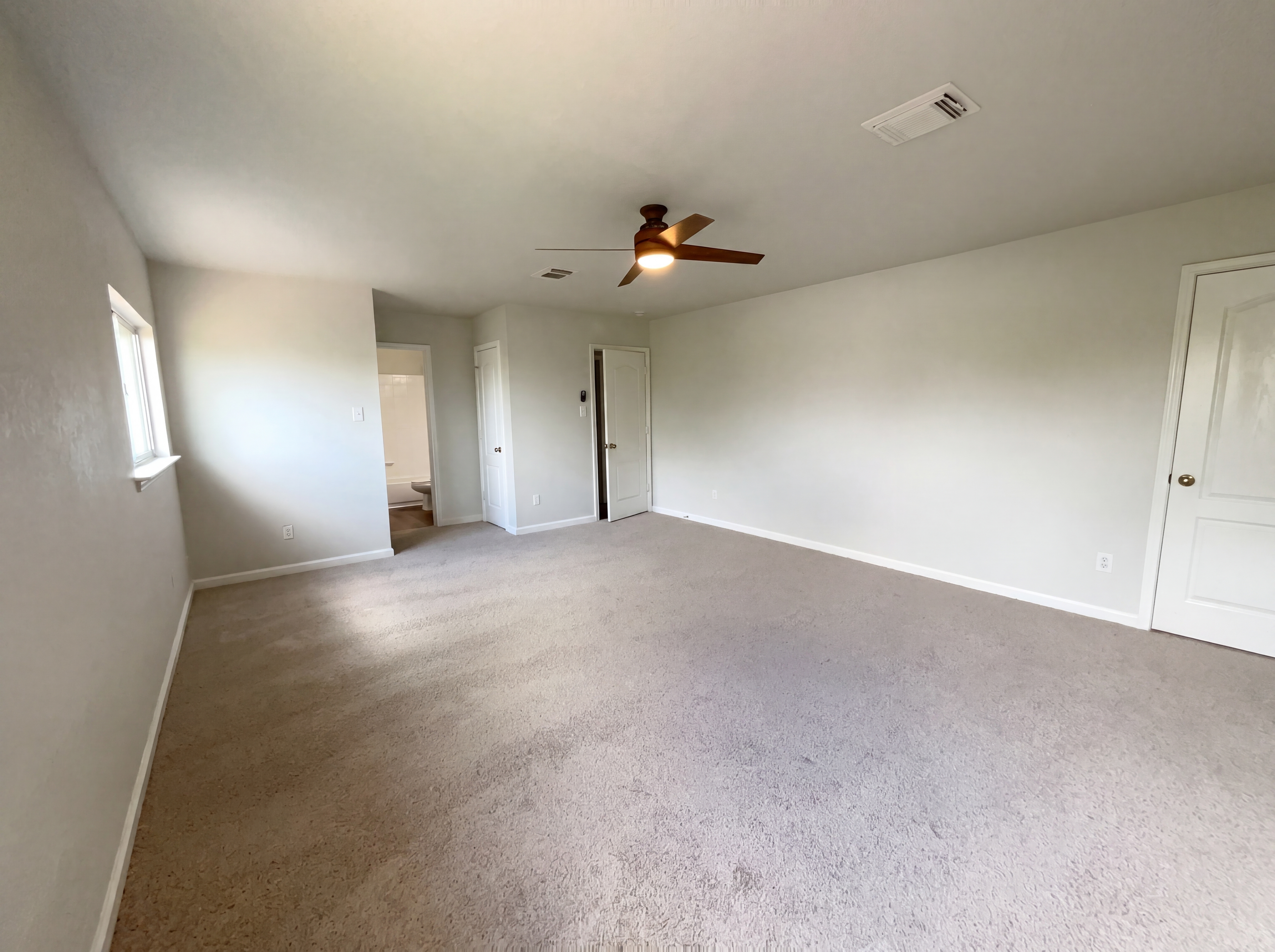 Photo 4 of 21 of 11010 Vollmer Ln, San Antonio, TX