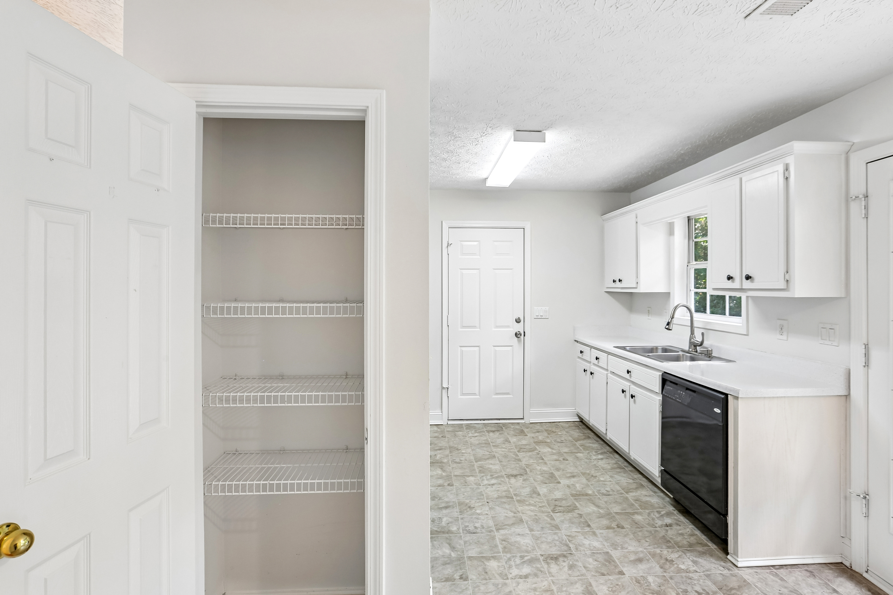 Photo 21 of 47 of 5511 Pond Mill Ct, Flowery Branch, GA