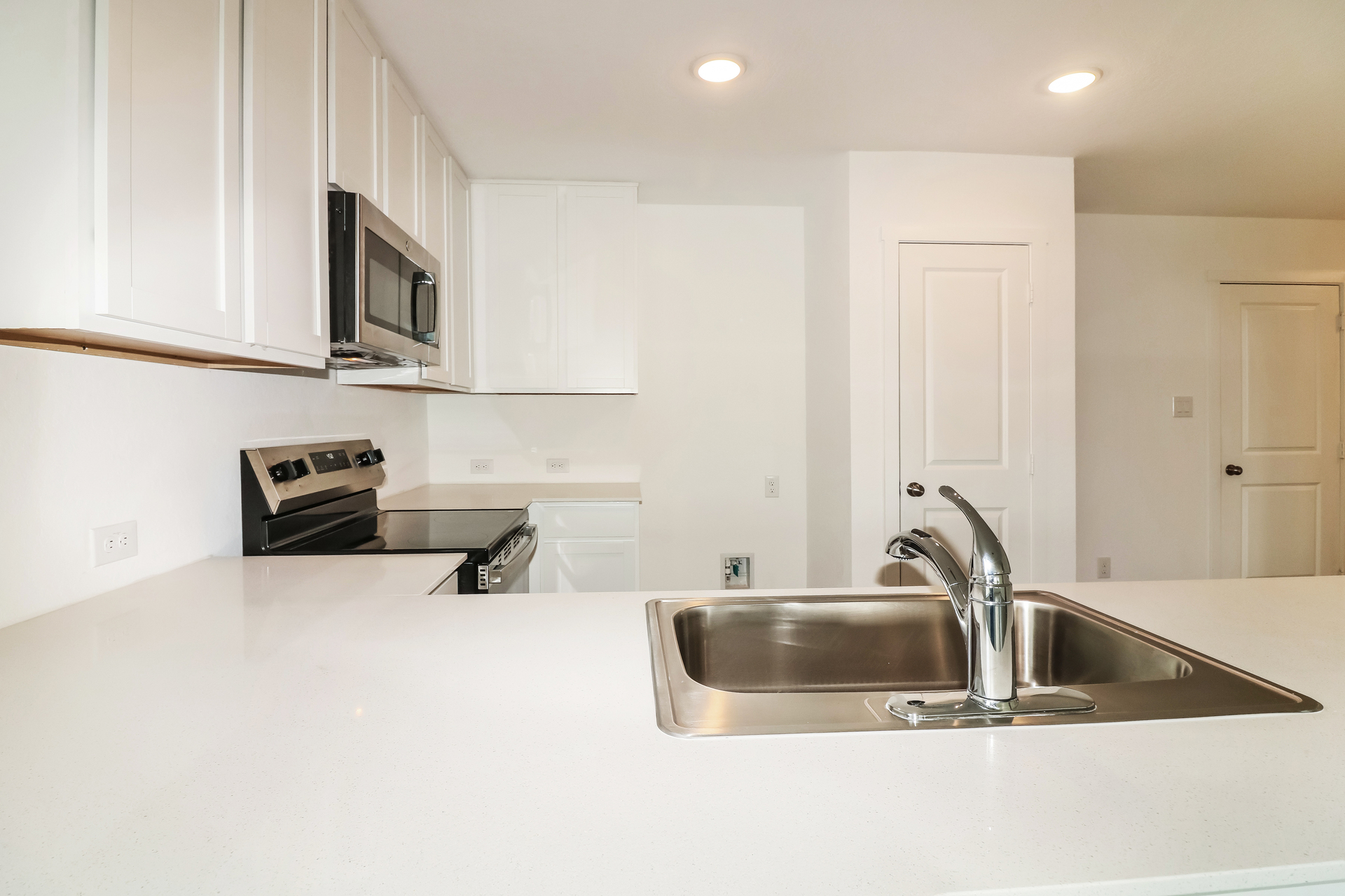 Photo 6 of 27 of 109 Meadowbrook Dr, Odem, TX