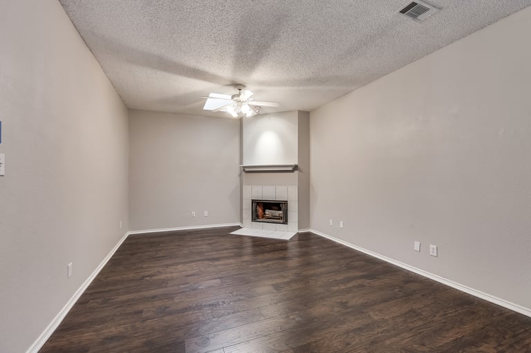 Photo 9 of 21 - 1387 Mimosa Ln, Lewisville, TX 75077
