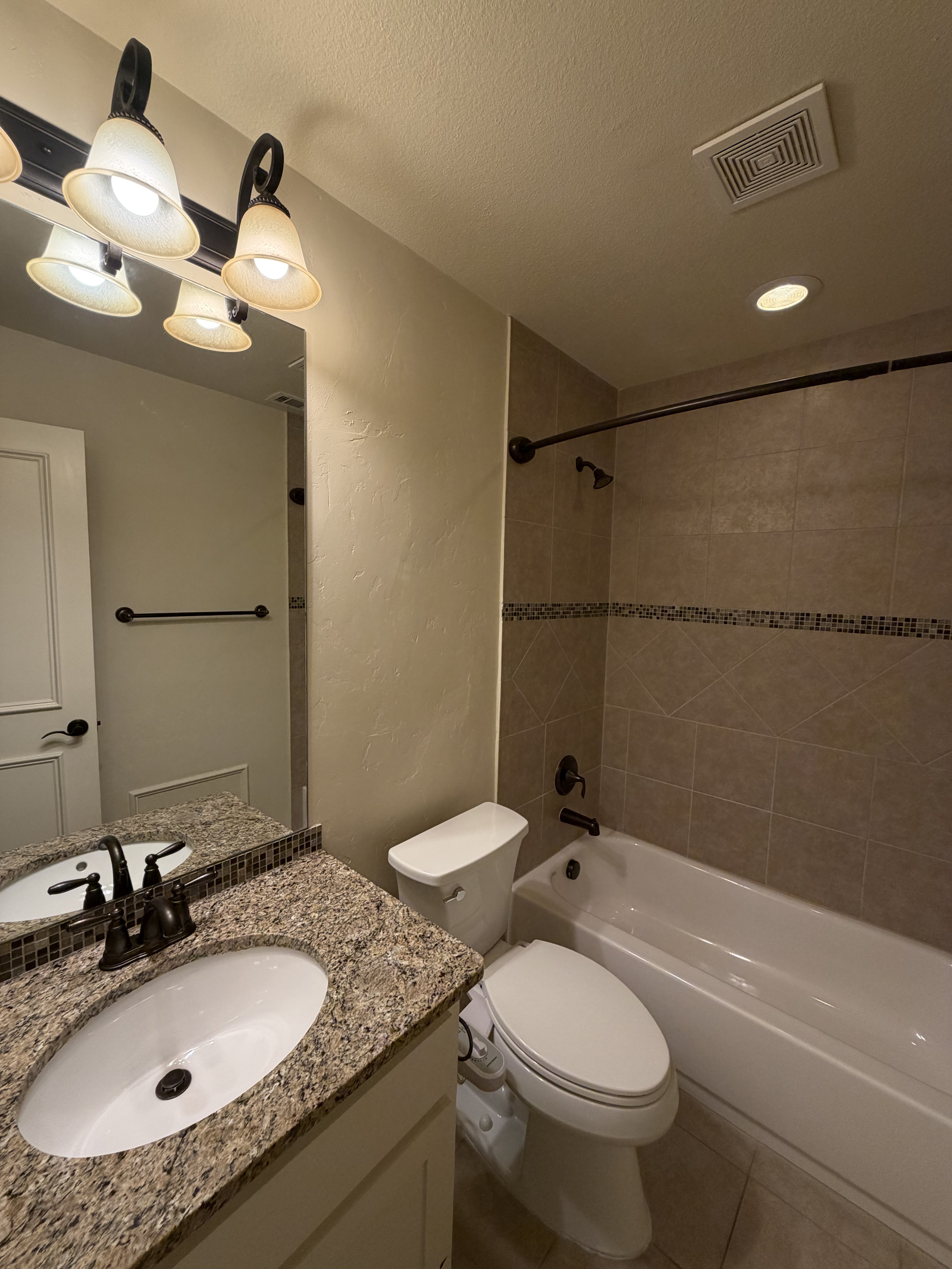 Photo 15 of 22 of 3032 Laguna Dr, Plano, TX