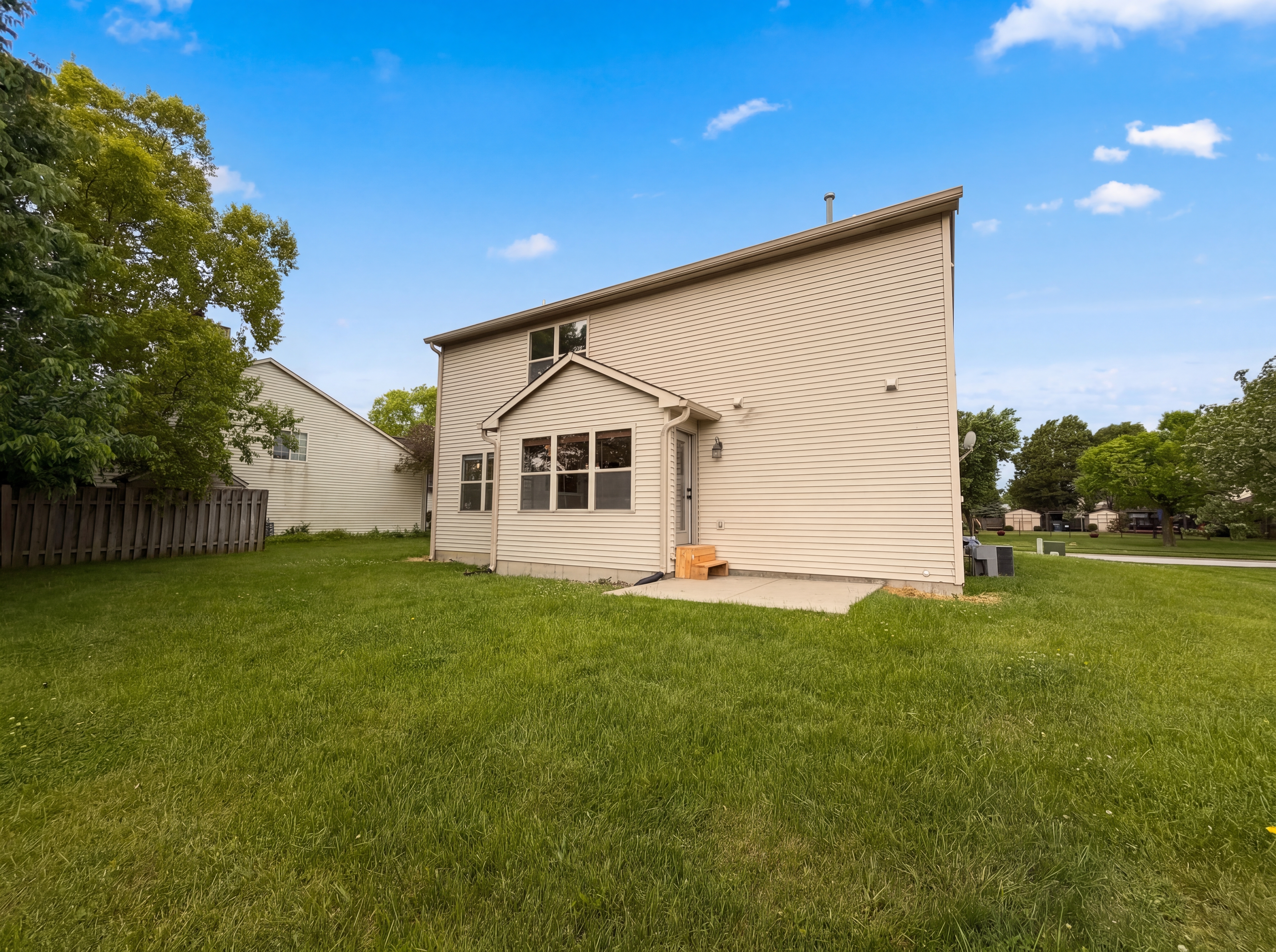Photo 5 of 21 of 1947 Breman Ln, Indianapolis, IN