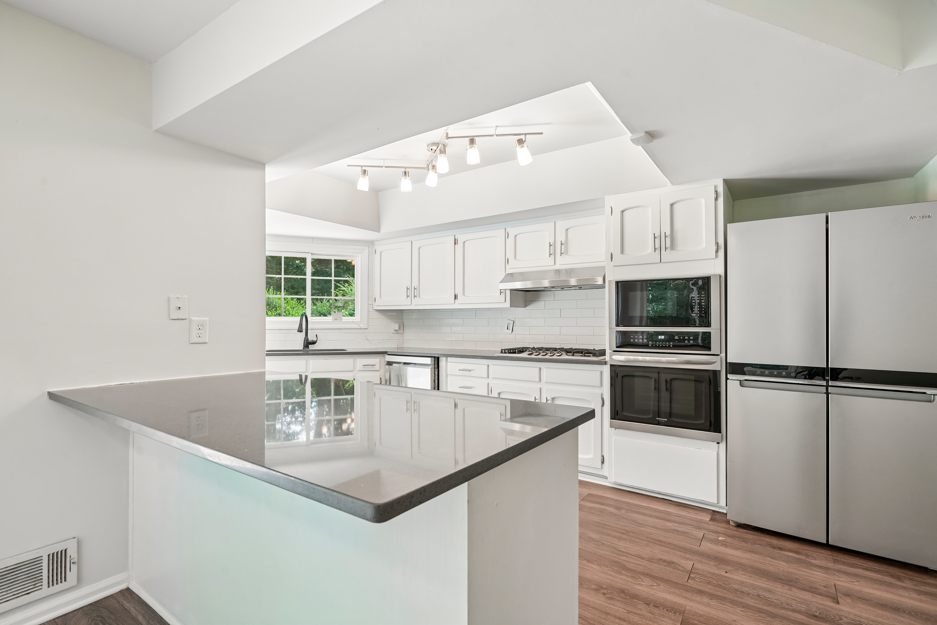Photo 19 of 47 of 630 Benson Hurst Dr SW, Mableton, GA