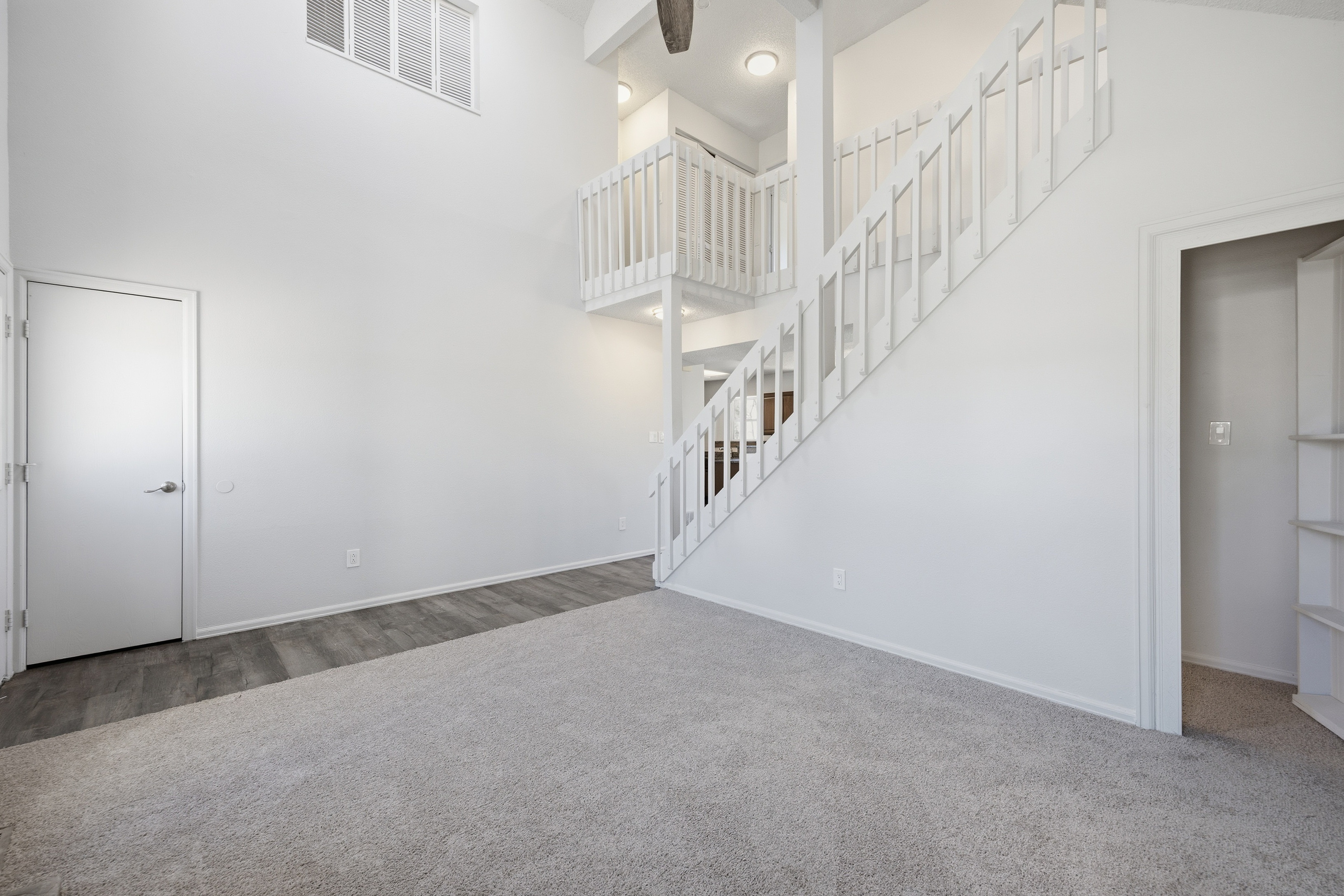 Photo 6 of 39 of 4571 Sunnyhill Dr, Colorado Springs, CO