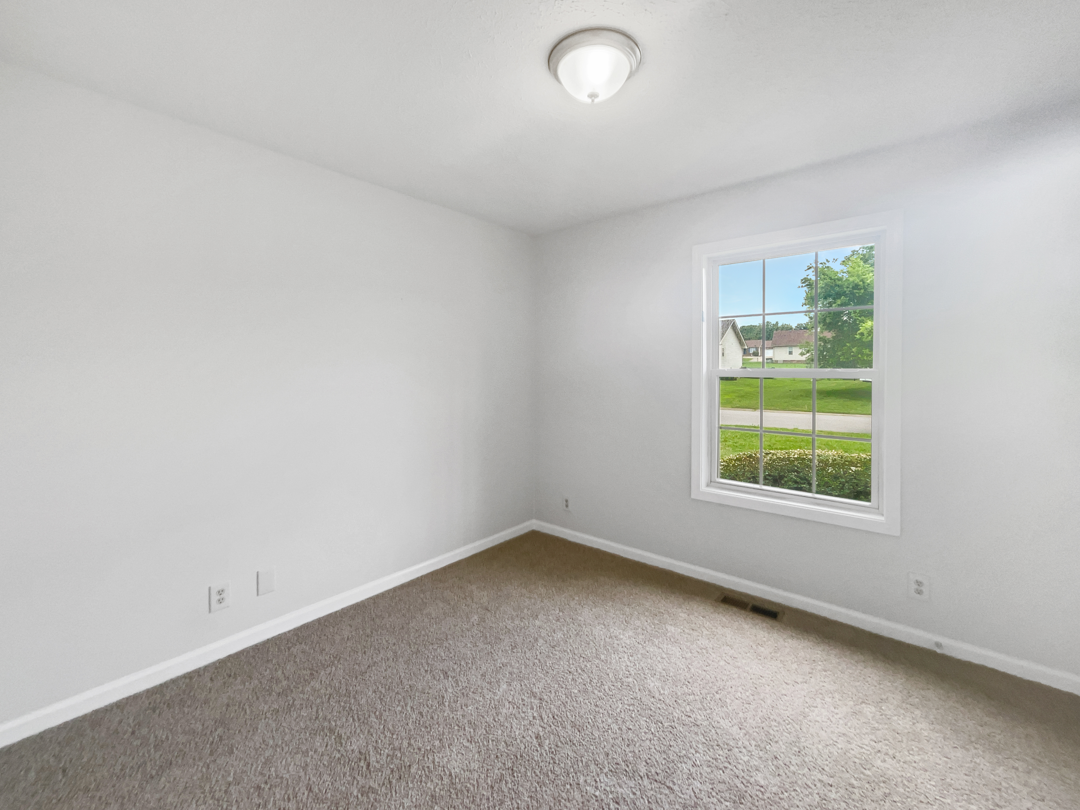 Photo 11 of 21 of 1274 Silver Star Dr, Clarksville, TN