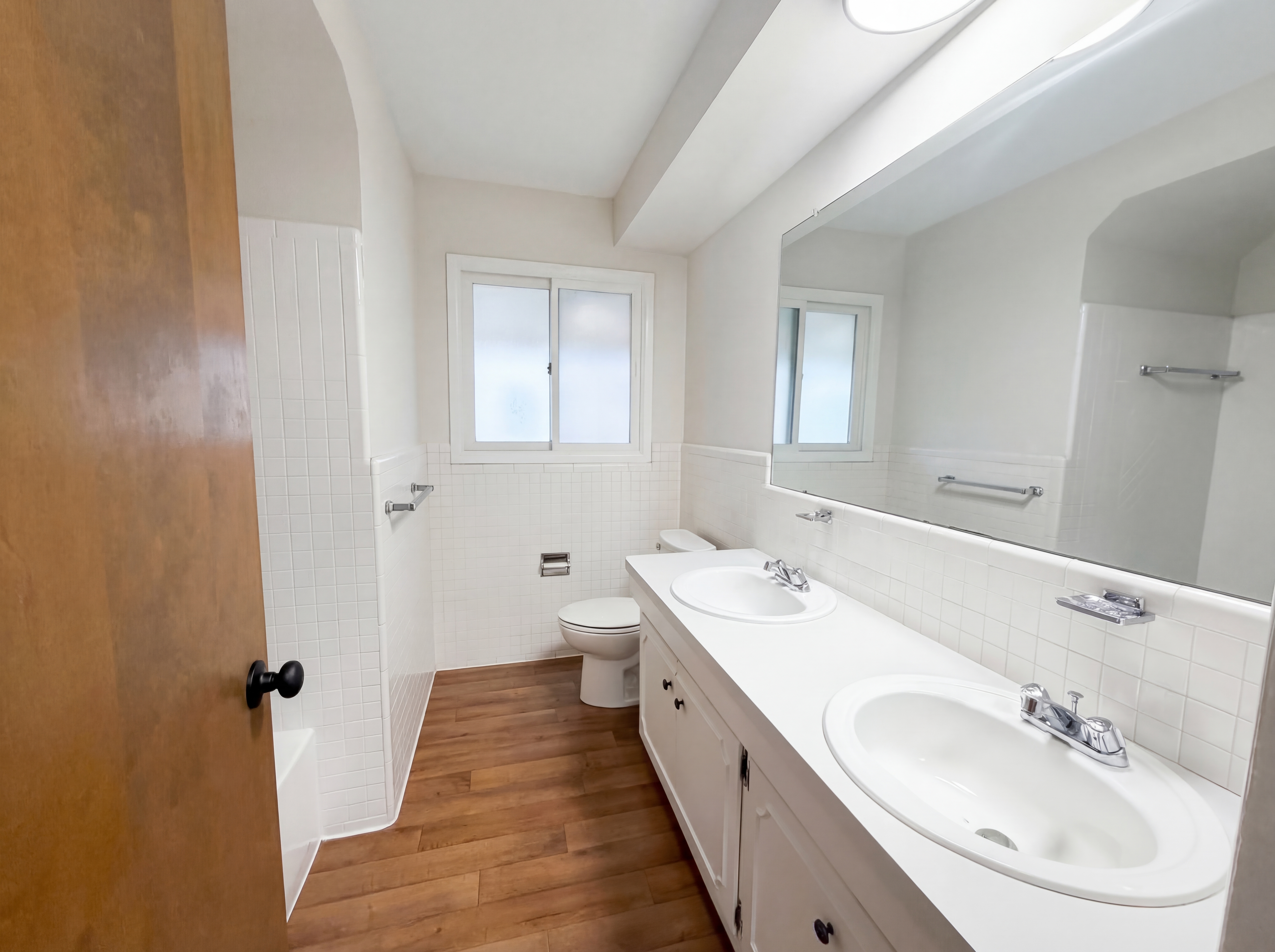 Photo 9 of 18 of 29467 Leemoor Dr, Southfield, MI