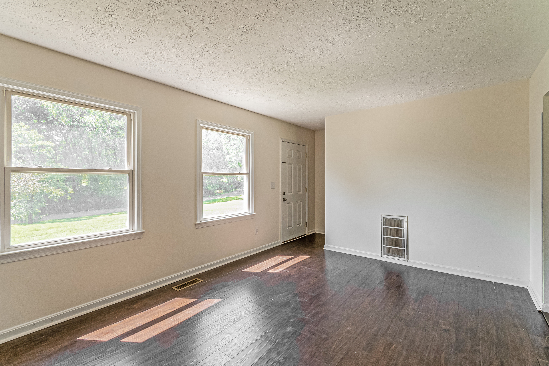 Photo 8 of 19 of 9577 Roys Ln, Culpeper, VA