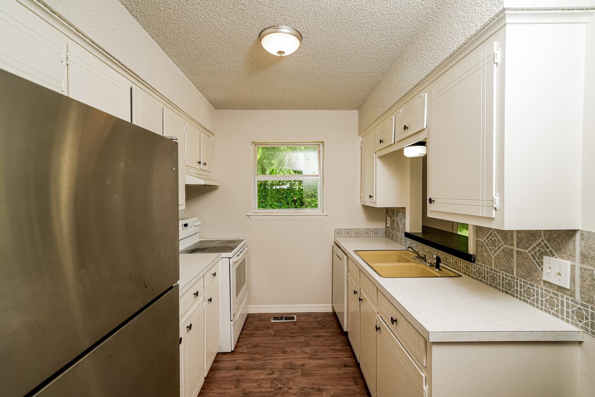 Photo 8 of 21 of 2701 S 115th East Pl, Tulsa, OK